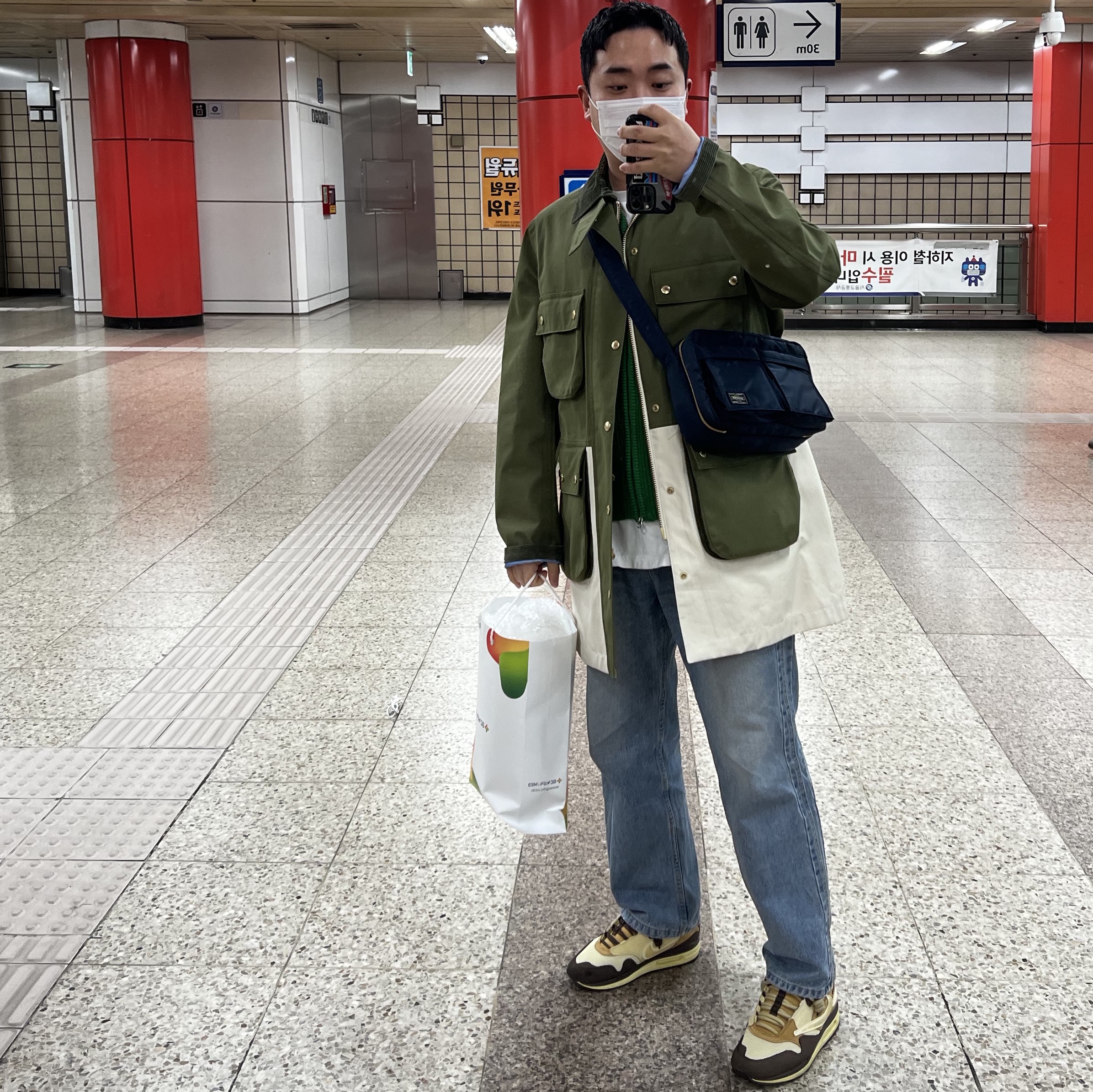 Porter Tanker Shoulder Bag S Iron Blue, Nike x Travis Scott Air Max 1 Cact.us Brown 착용 스타일