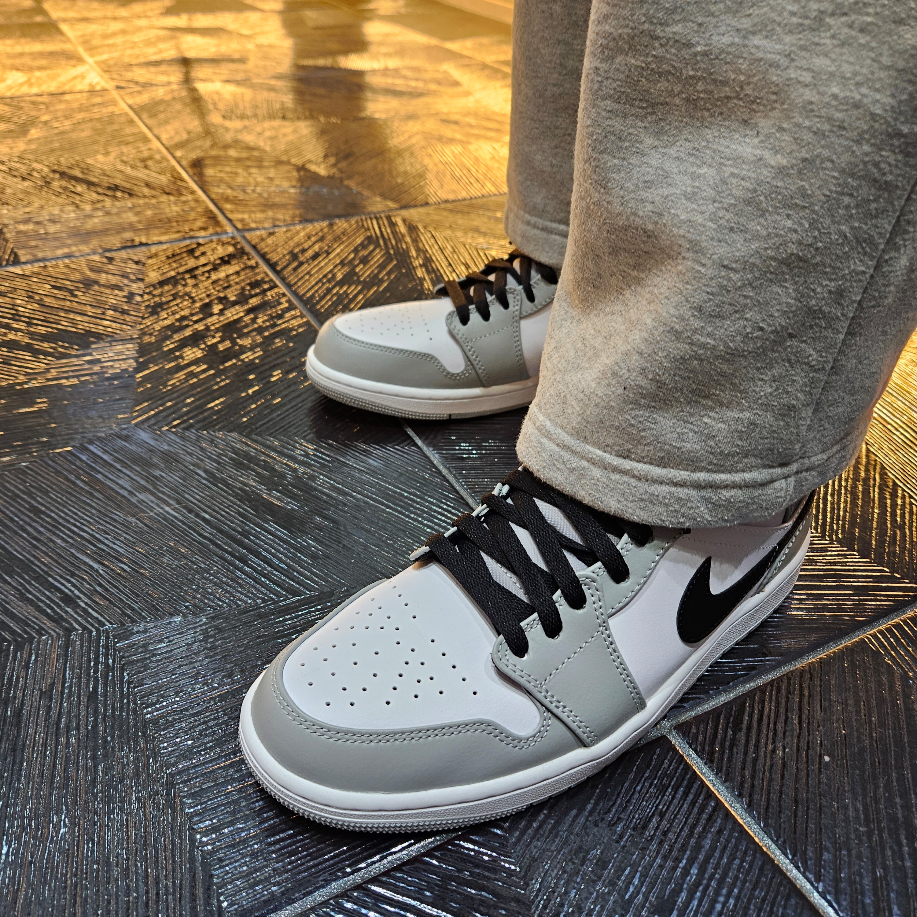 Jordan 1 Mid Light Smoke Grey 착용 스타일