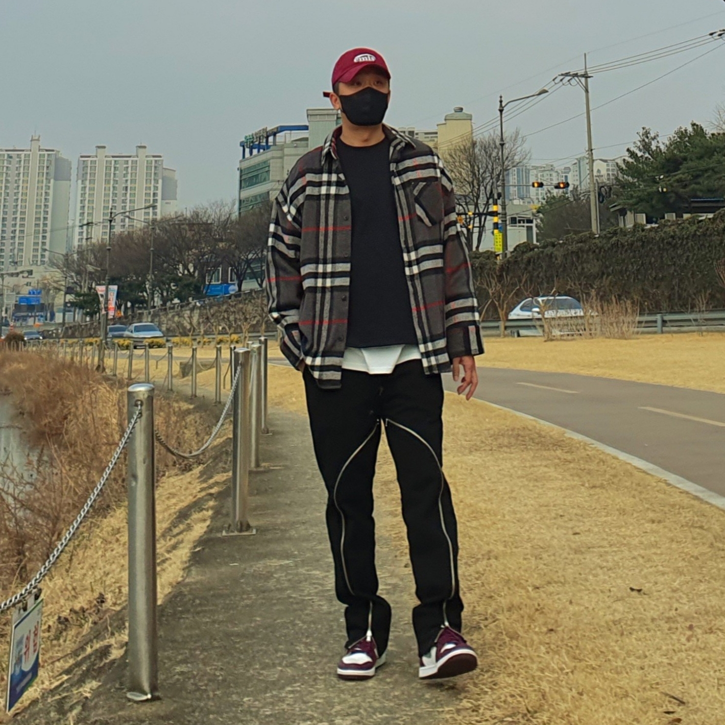 Jordan 1 Retro High OG Bordeaux 착용 스타일 - 4