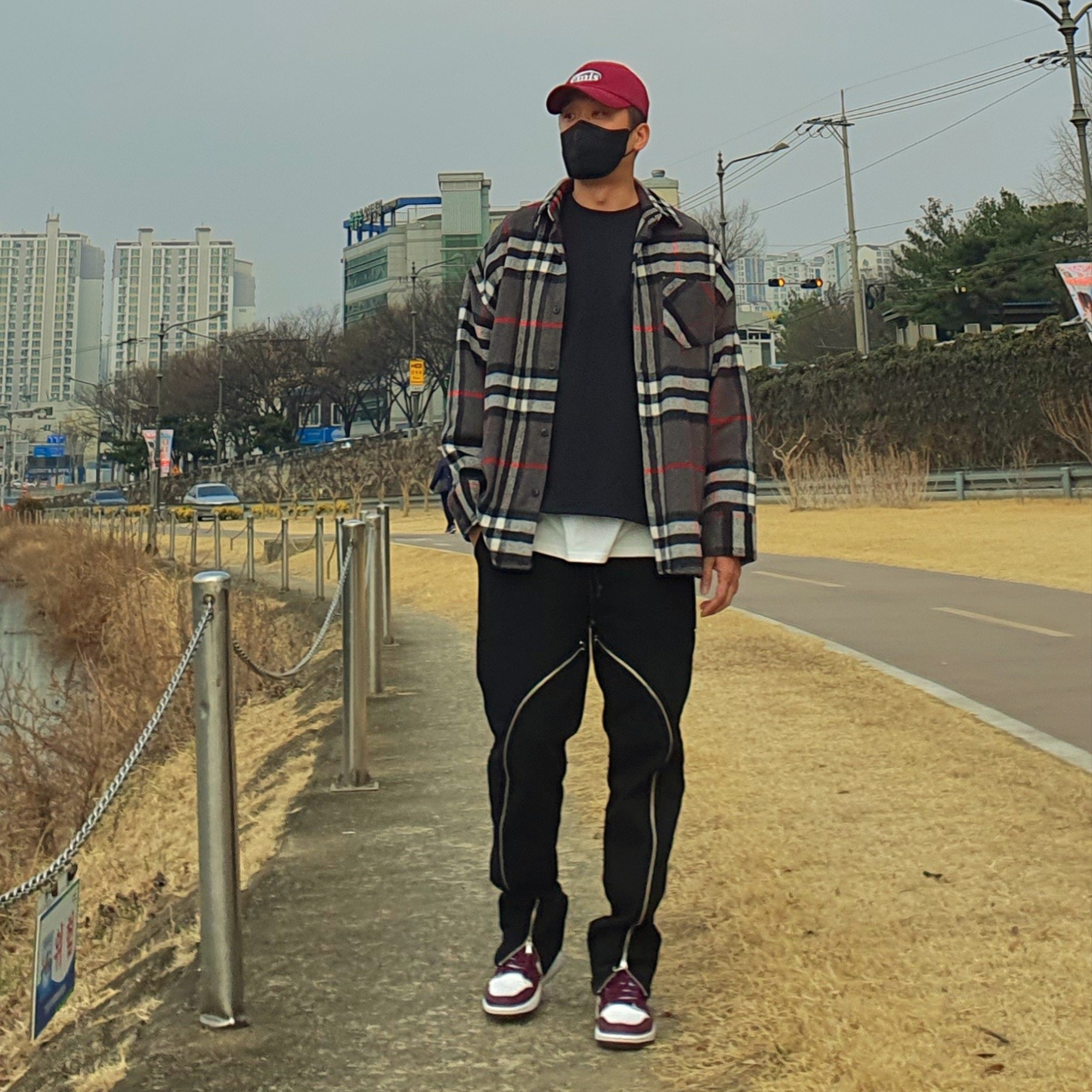 Jordan 1 Retro High OG Bordeaux 착용 스타일 - 2