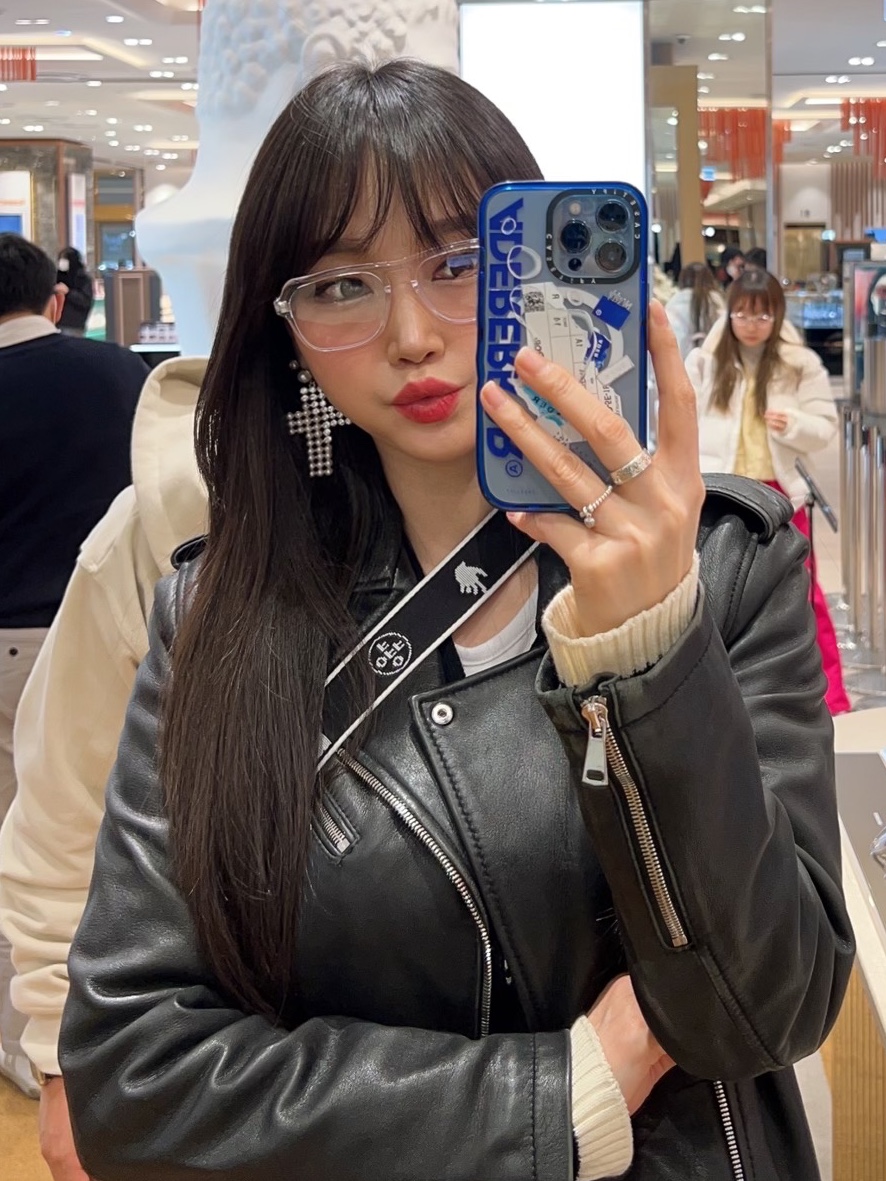 Gentle Monster x Maison Margiela MM011 Clear Black Gradient, Casetify x Ader Error iPhone Sticker Magsafe Case Clear 착용 스타일