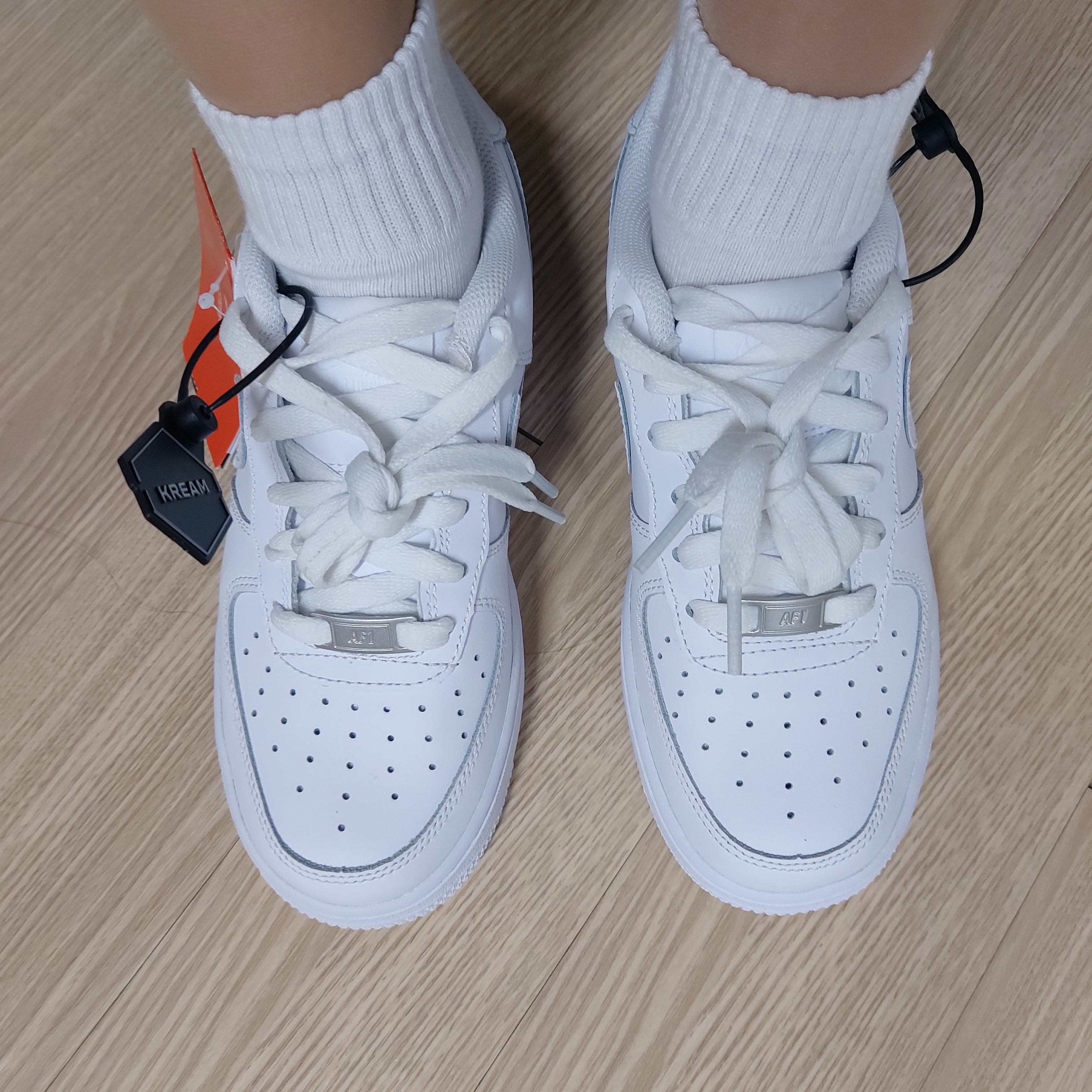 (GS) Nike Air Force 1 LE White 착용 스타일 - 2