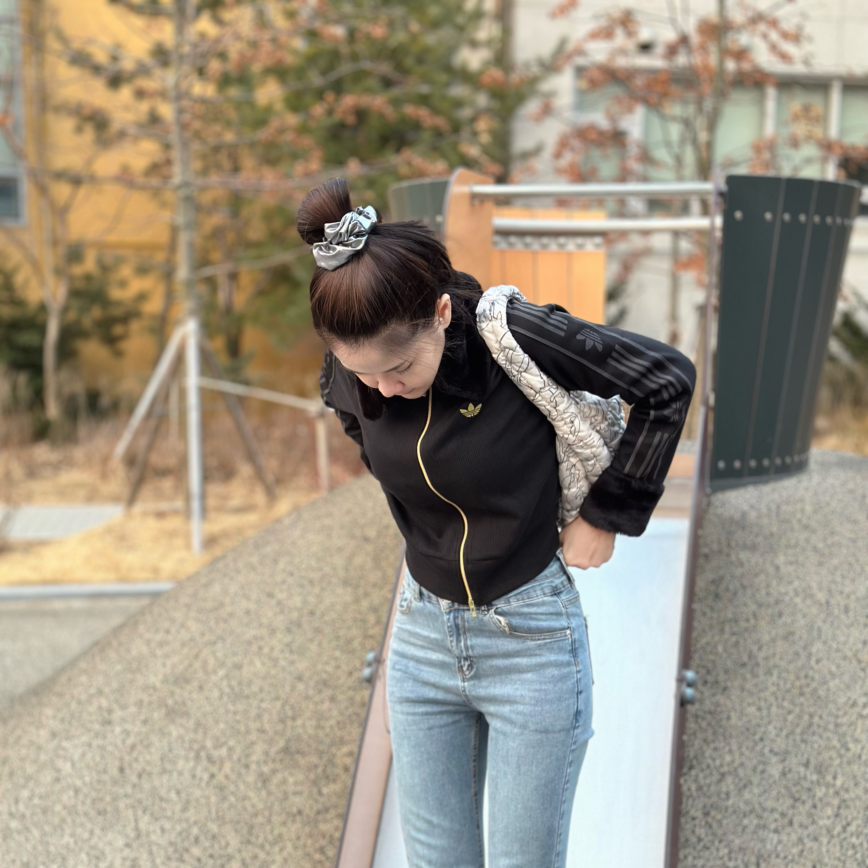 COS Quilted Mini Bag Beige 착용 스타일