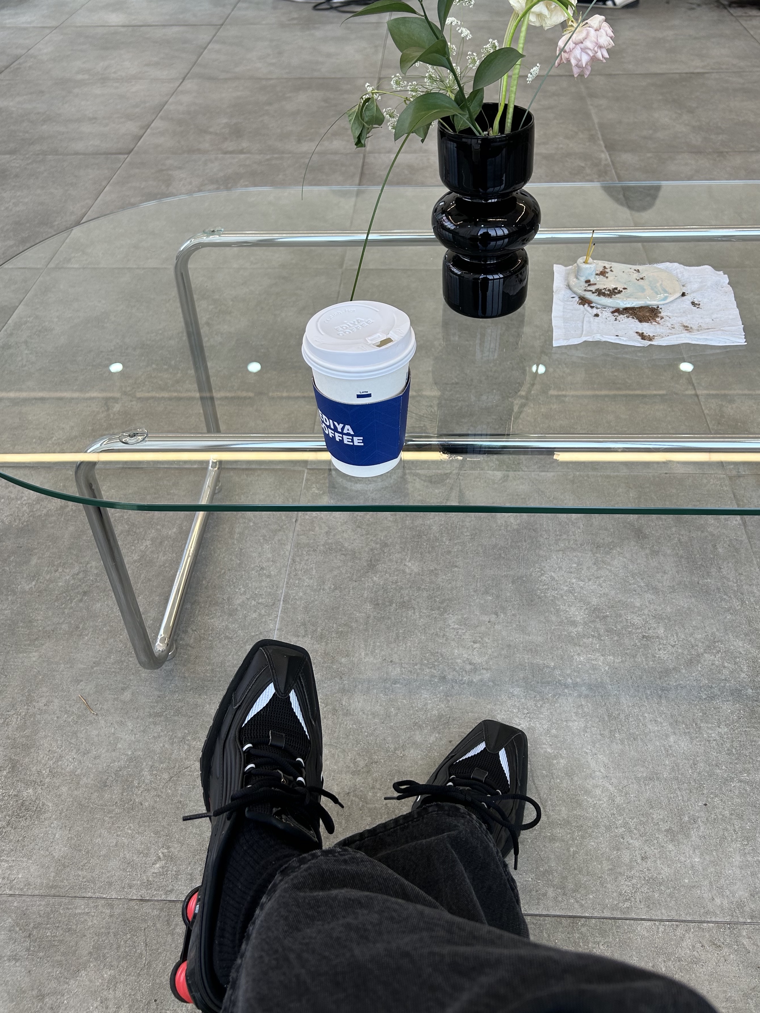 Nike x Martine Rose Shox MR4 Black 착용 스타일