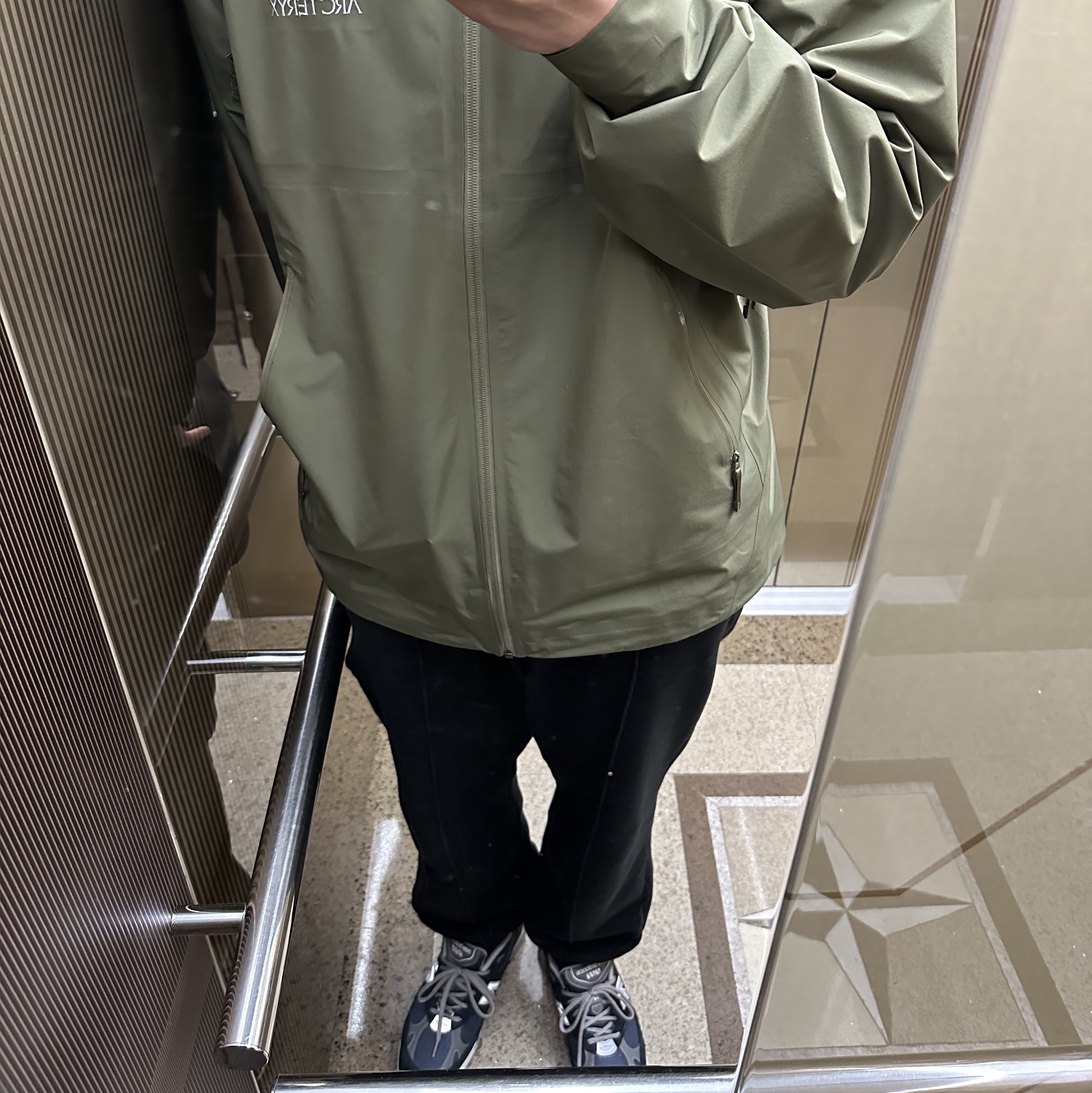 New Balance 991 Made in UK Navy, Arc'teryx Beta LT Jacket Tatsu 착용 스타일