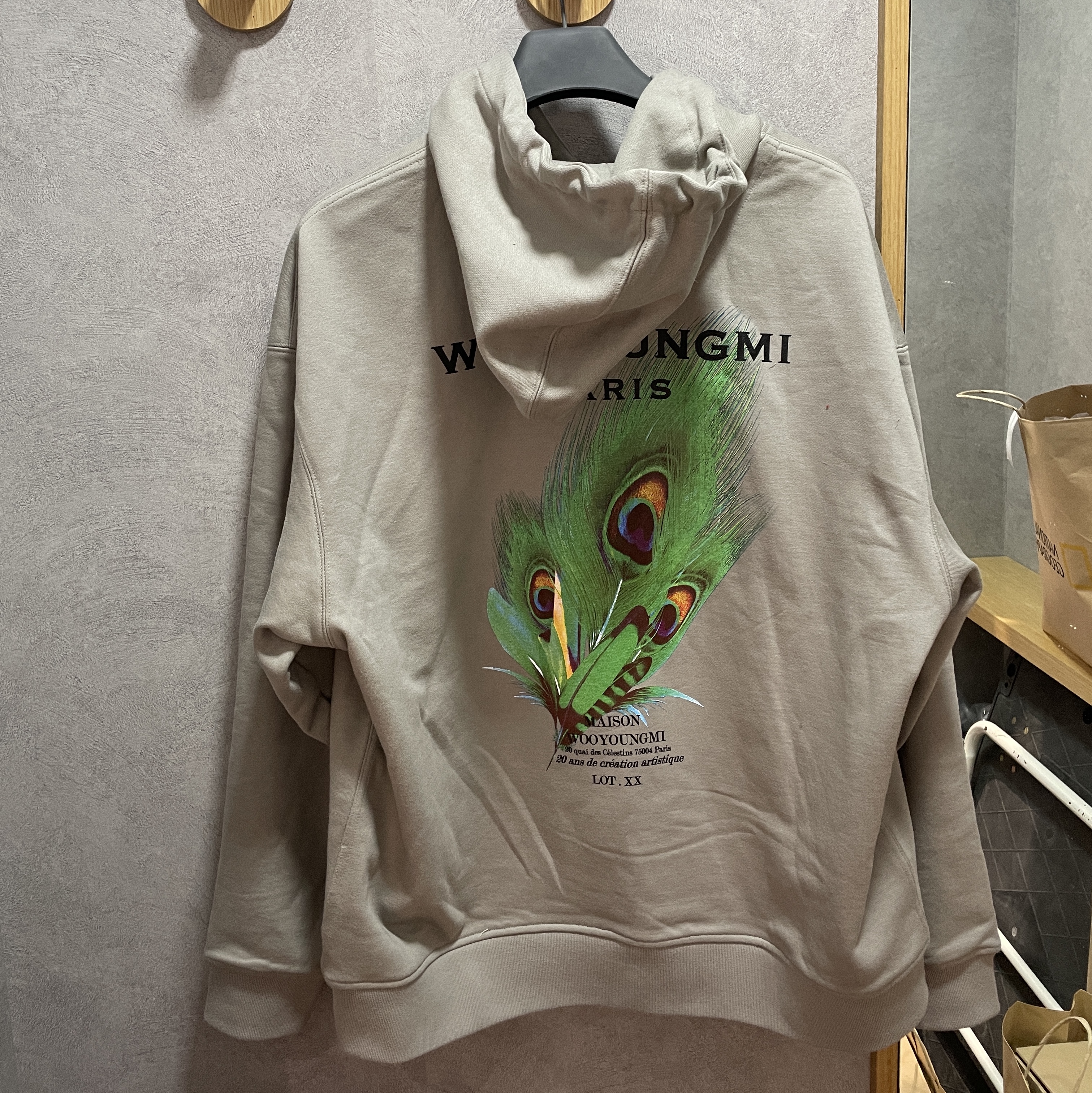 Wooyoungmi Feather Back Logo Hooded Sweatshirt Grey - 23SS 착용 스타일 - 1