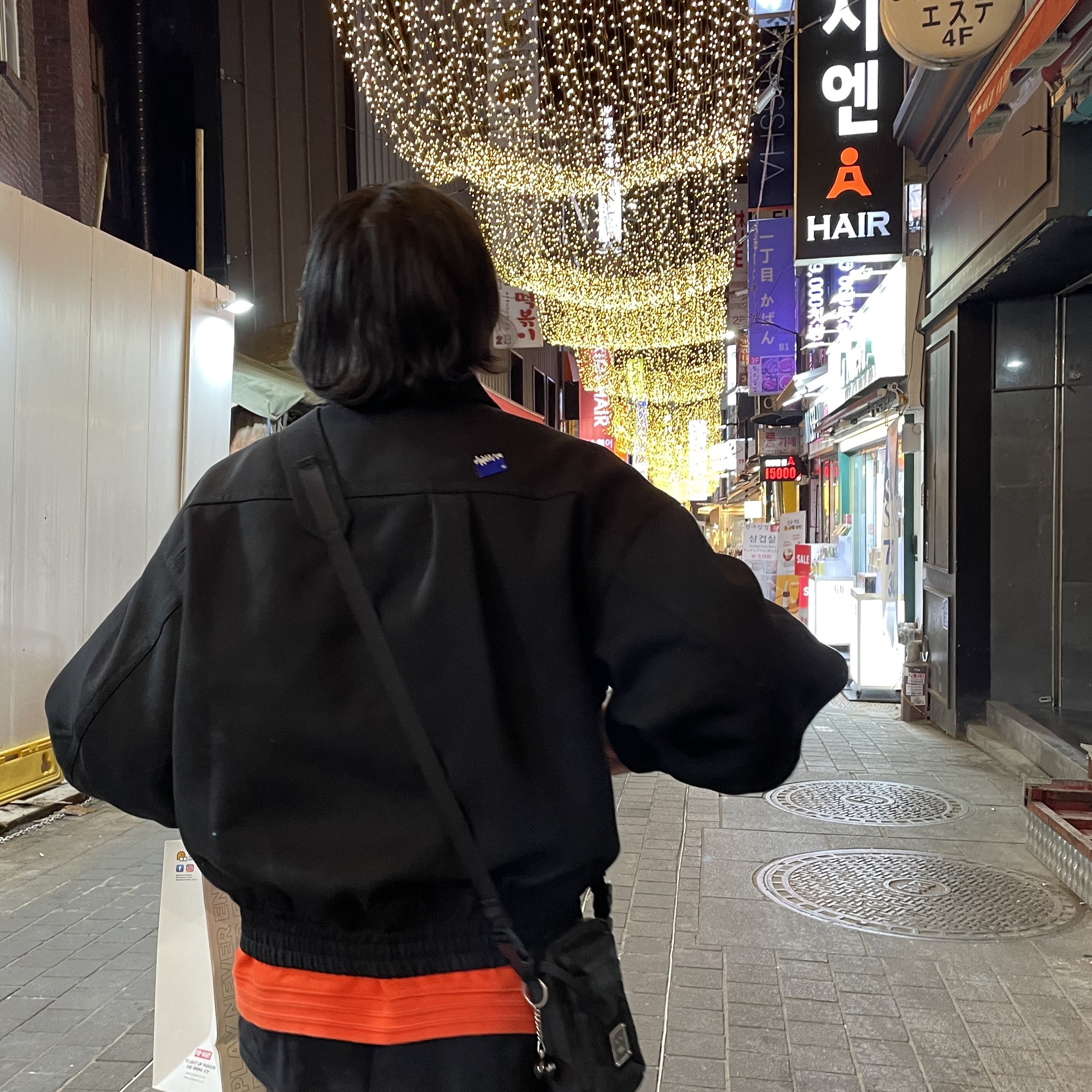 Zara x Ader Error Oversize Collar Bomber Jacket Black, Acne Studios Logo Plaque Pocket Bag Black 착용 스타일 - 1
