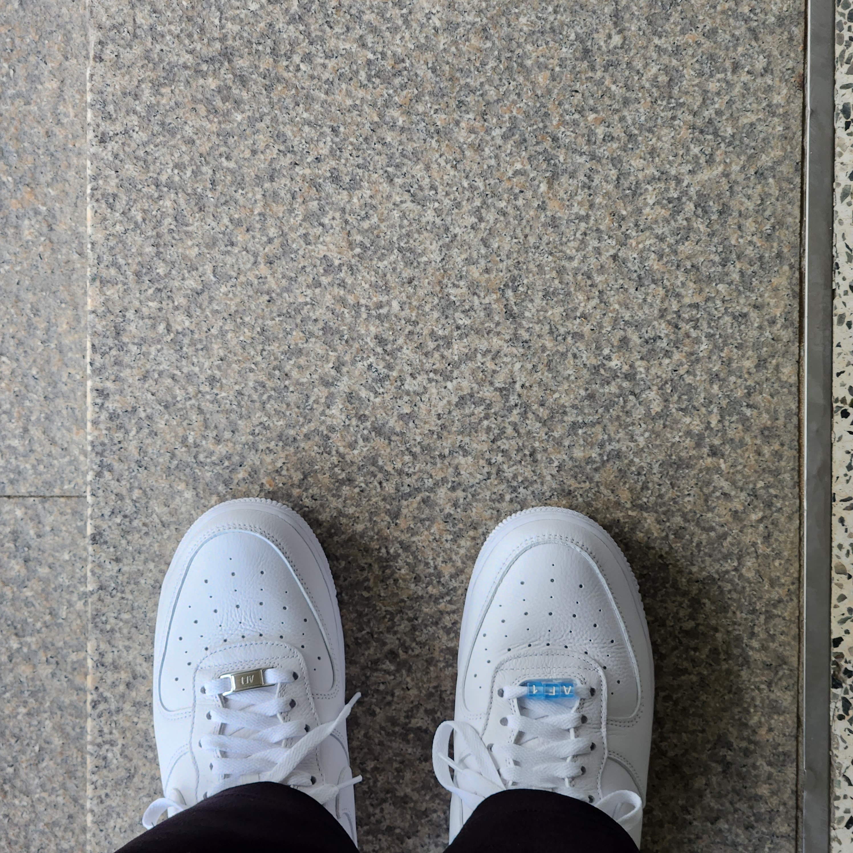 Nike x Drake Nocta Air Force 1 Low SP Certified Lover Boy White 착용 스타일 - 2