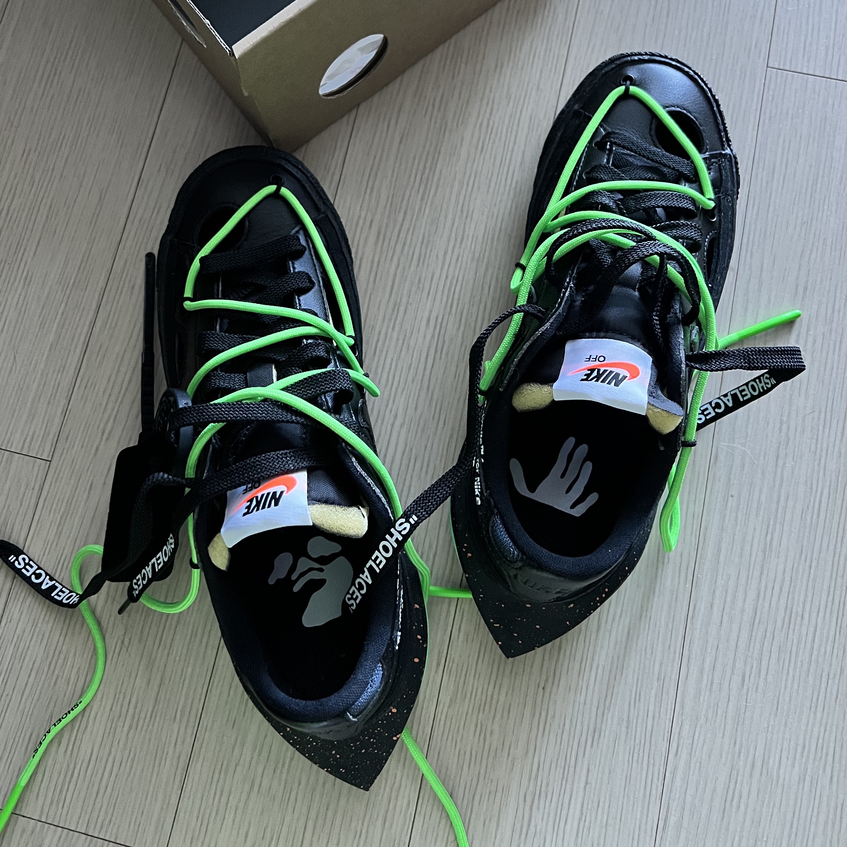 Nike x Off-White Blazer Low '77 Black and Electro Green 착용 스타일 - 1