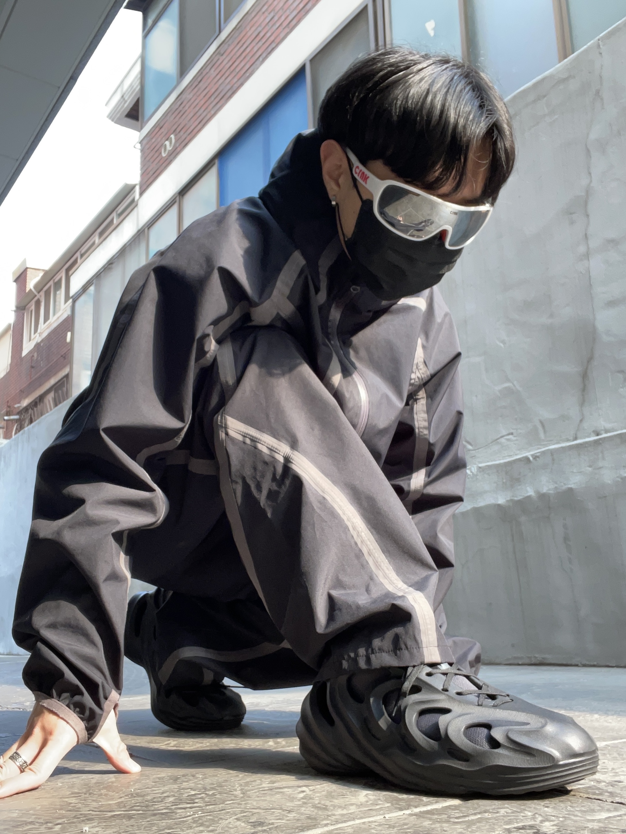 Sansan Gear Windblock Jacket Black - 22SS 착용 스타일 - 1