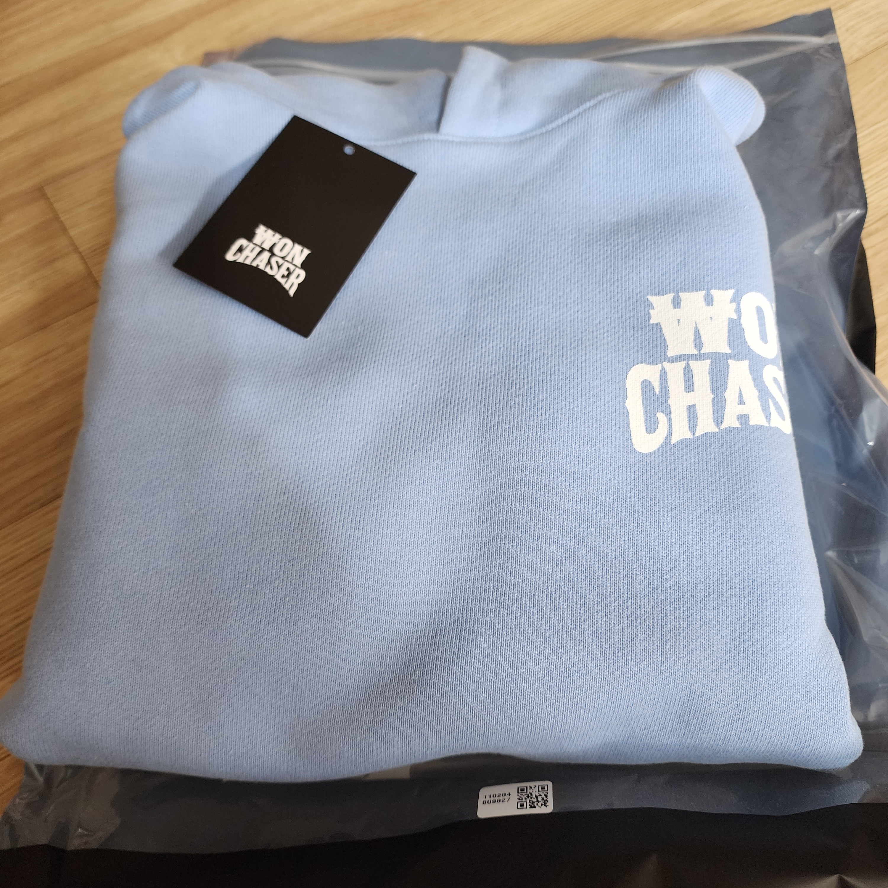 Won Chaser Chaser Hoodie Baby Blue 착용 스타일 - 1