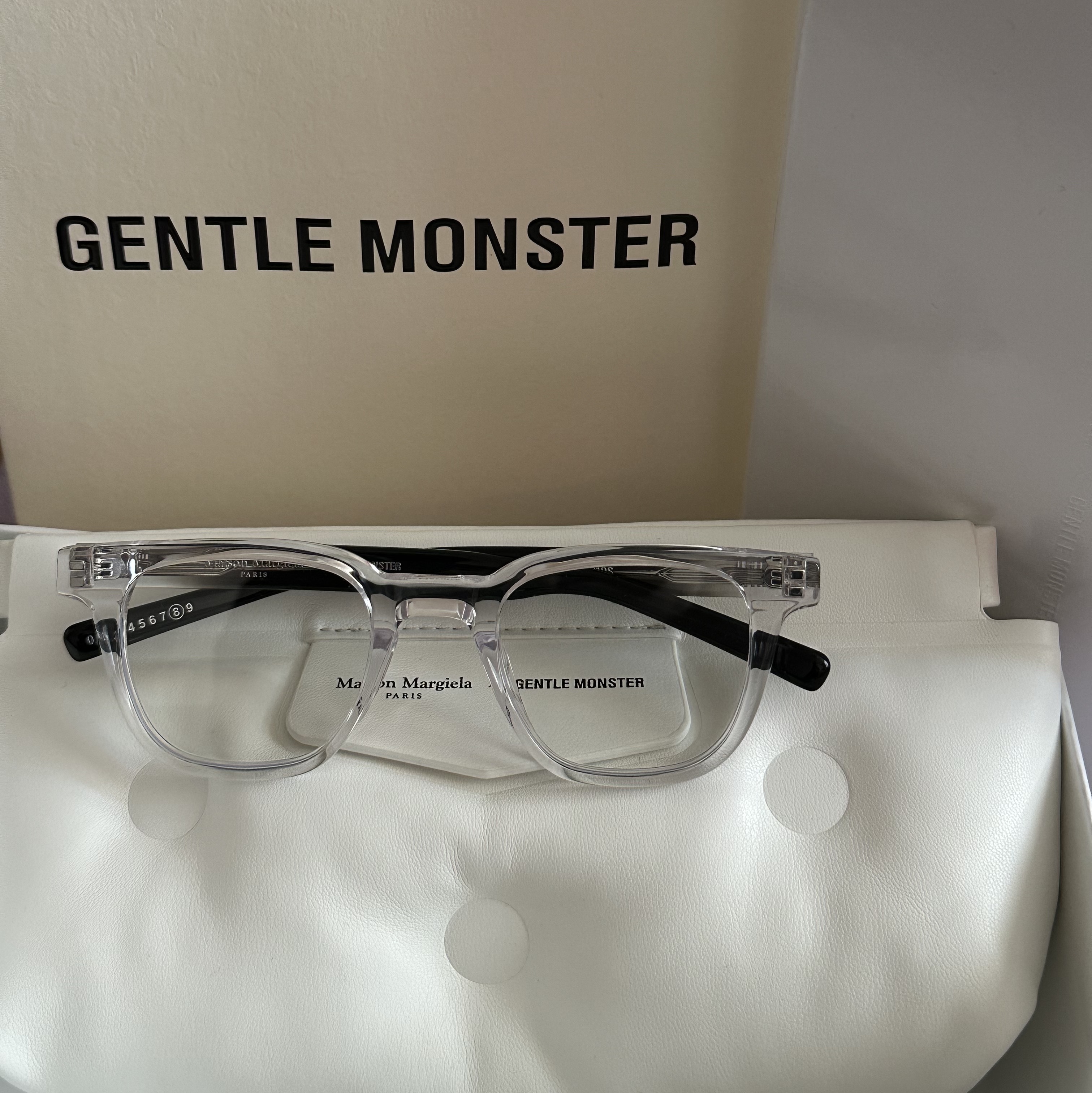 Gentle Monster x Maison Margiela MM010 Clear Black Gradient 착용 스타일