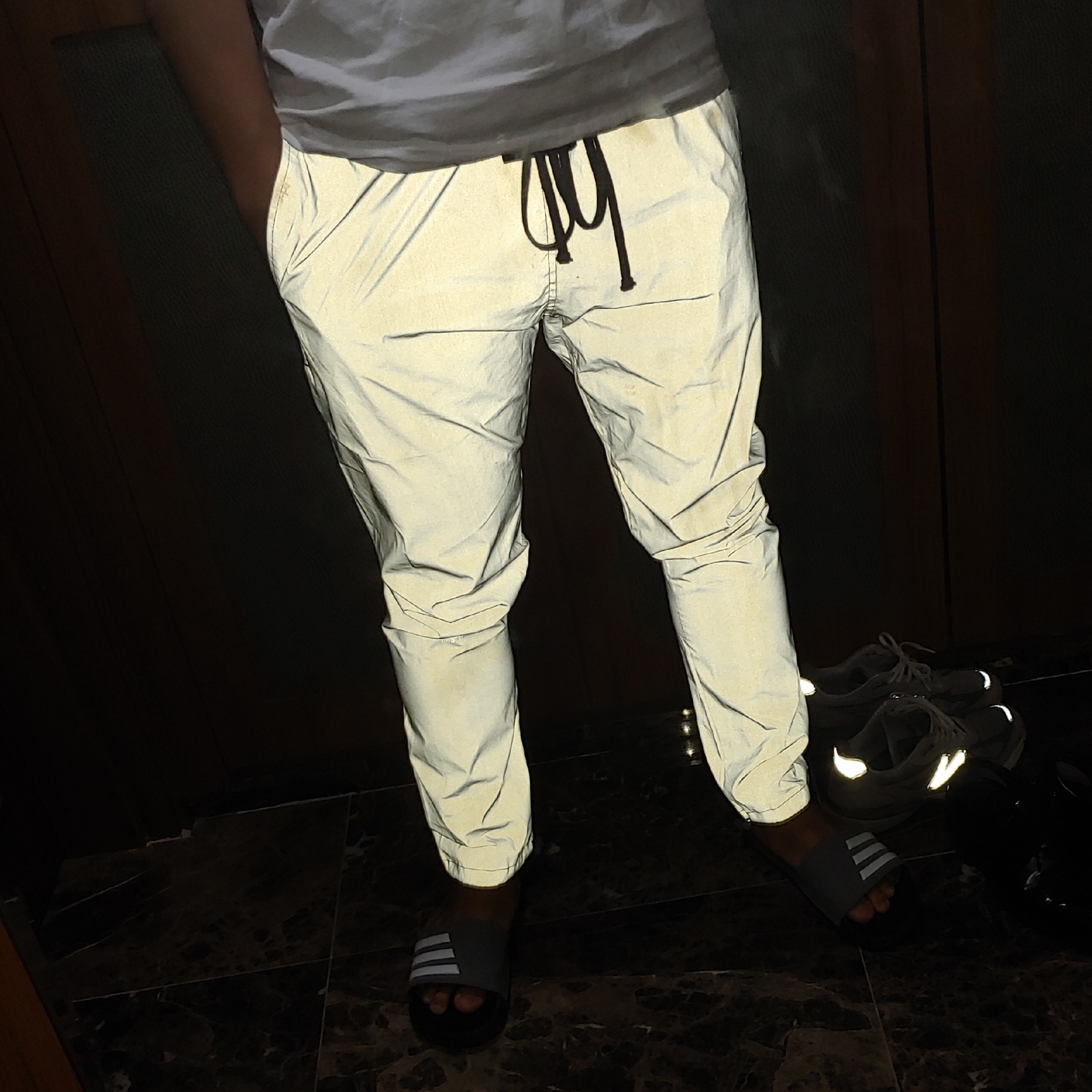 Essentials Track Pants Silver Reflective - 20SS, New Balance 992 Made in USA Grey - D Standard 착용 스타일