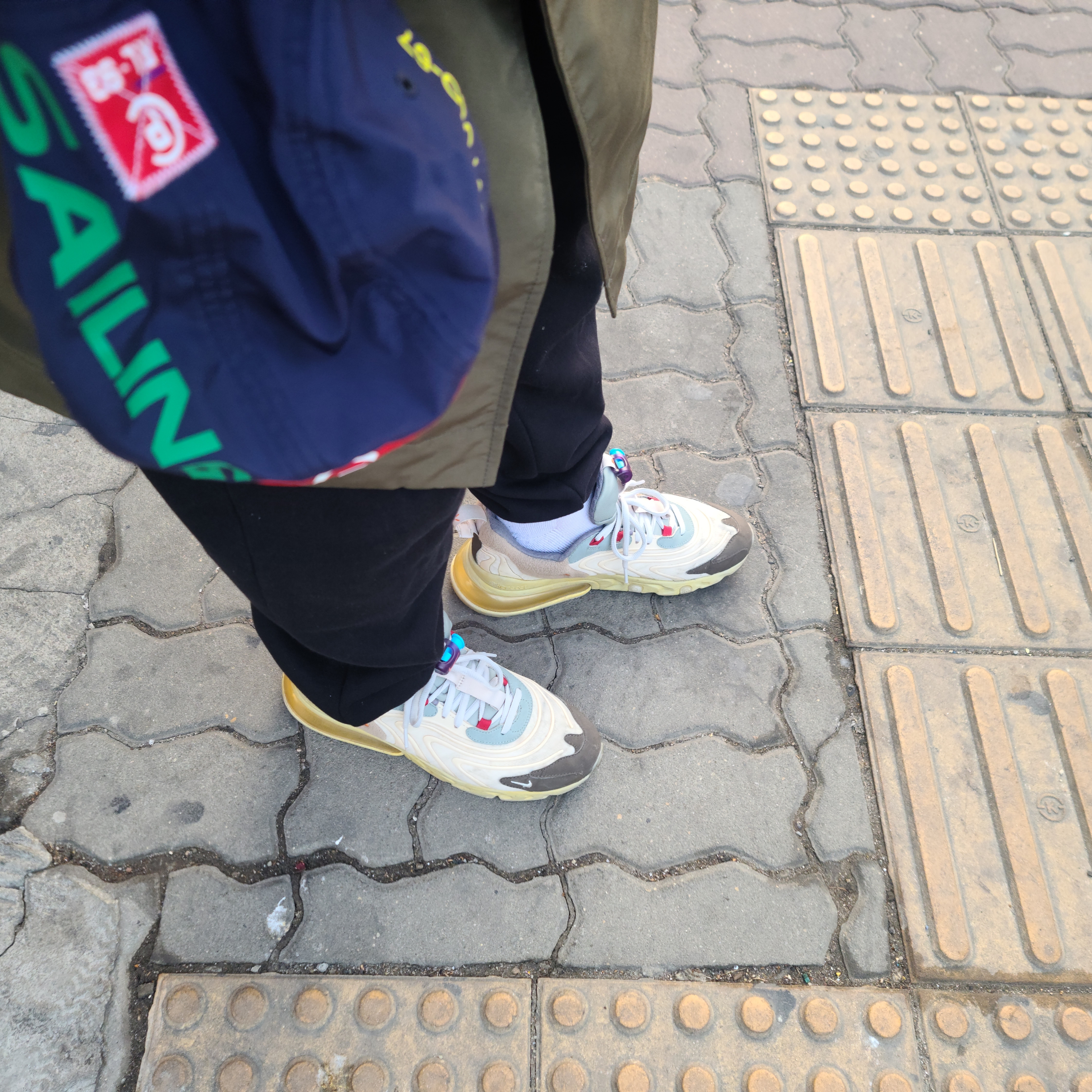 Nike x Travis Scott Air Max 270 React Cactus Trails 착용 스타일