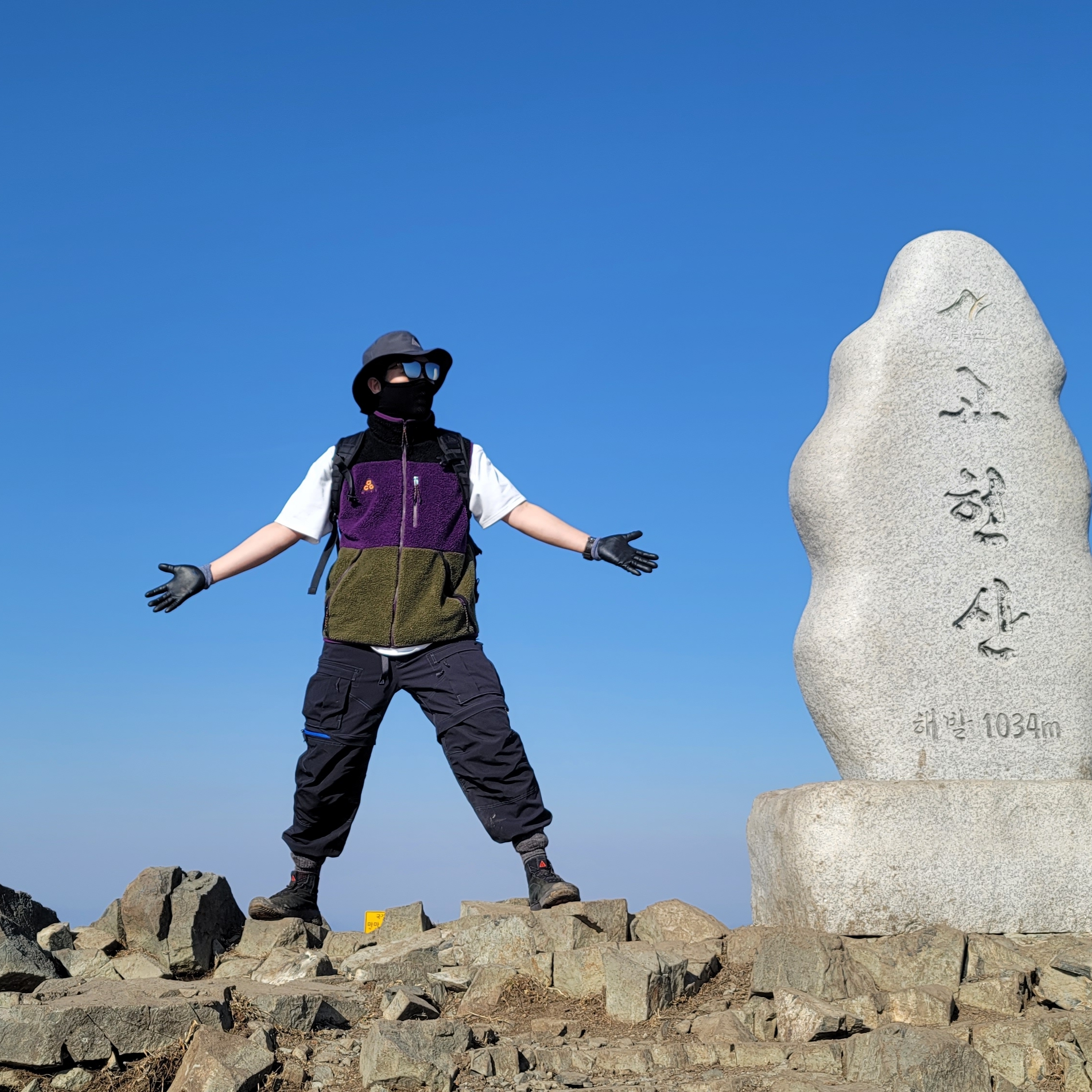 Nike ACG Vest Black Sequoia Night Purple - US/EU, Nike ACG Smith Summit Cargo Pants Black Summit White - Asia 착용 스타일
