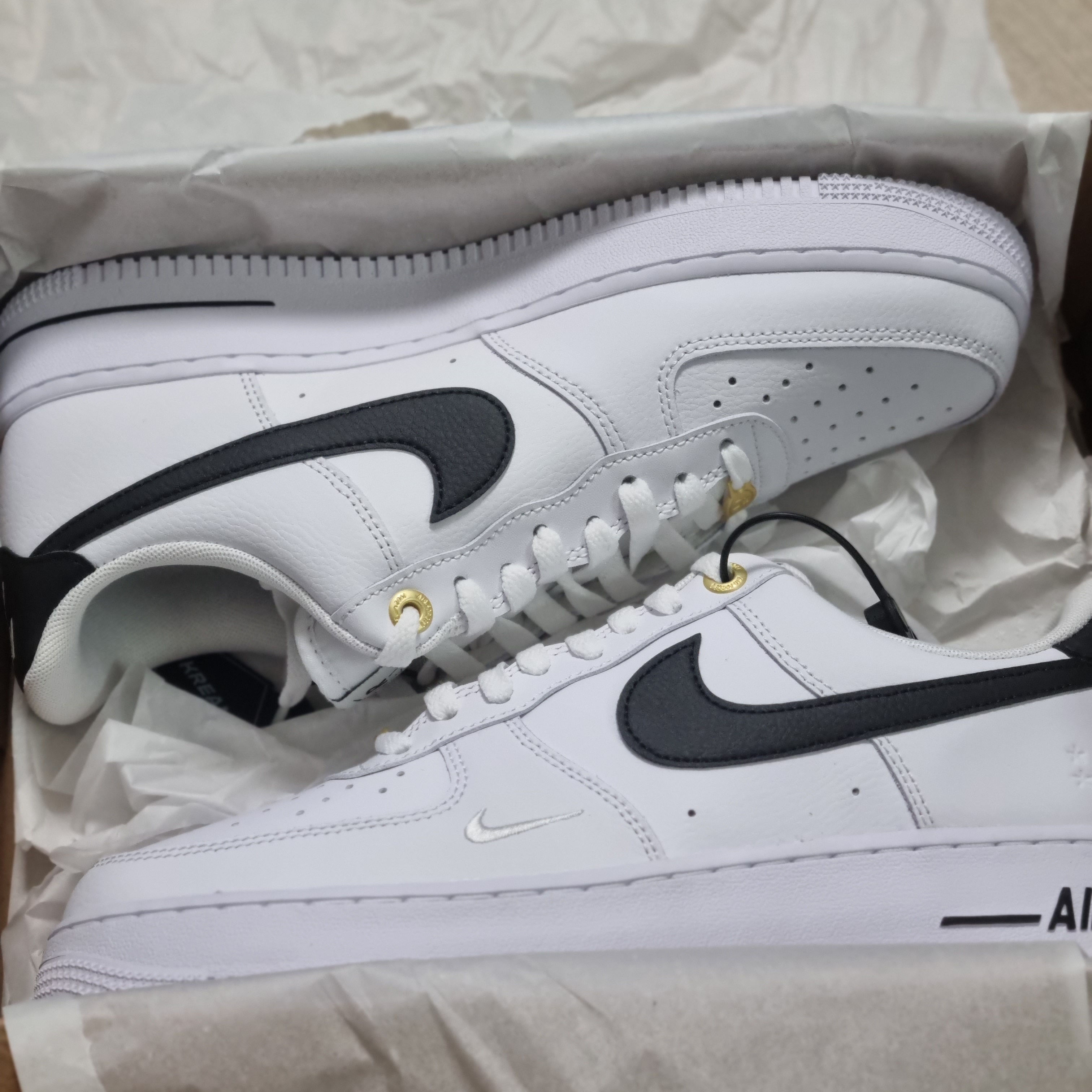 Nike Air Force 1 '07 LV8 40th Anniversary Join Forces White Black 착용 스타일