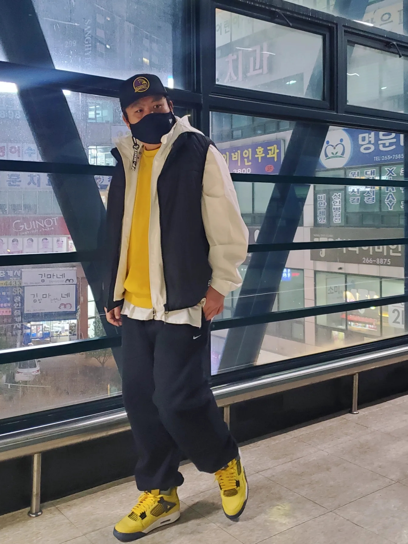 Jordan 4 Retro Tour Yellow, Nike NRG Solo Swoosh Fleece Pants Black - US/EU 착용 스타일 - 1