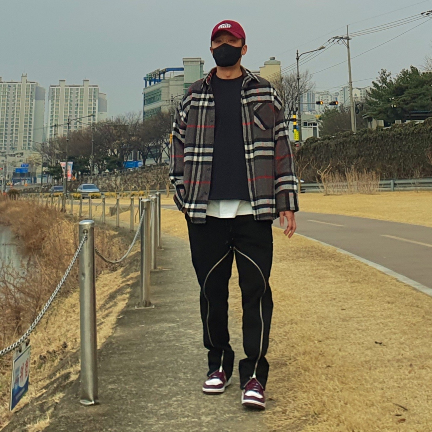 Jordan 1 Retro High OG Bordeaux 착용 스타일 - 3