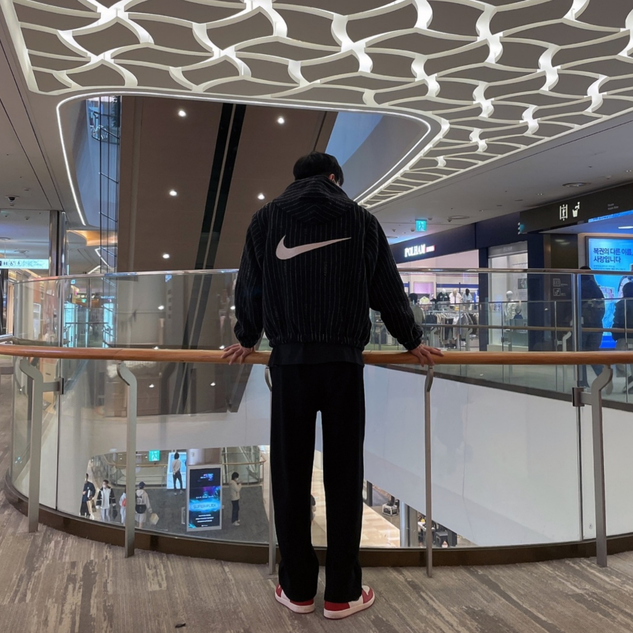 Nike x Stussy NRG Striped Wool Jacket Black (DR4023-010), Jordan 1 Retro High OG Chicago 2022 착용 스타일 - 2