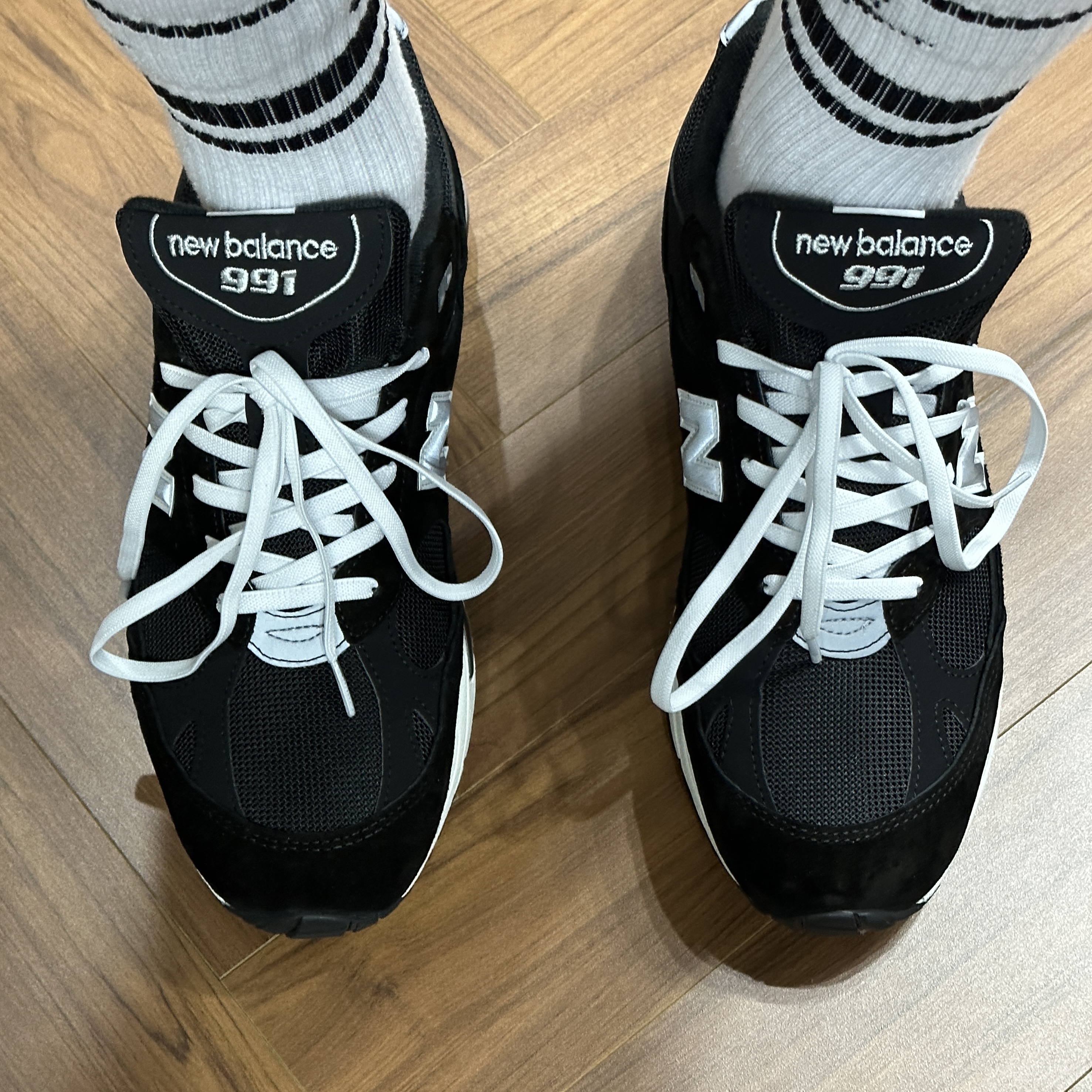 New Balance 991 Made in UK Black Silver, New Balance 990v5 Made in USA Grey - D Standard 착용 스타일 - 2