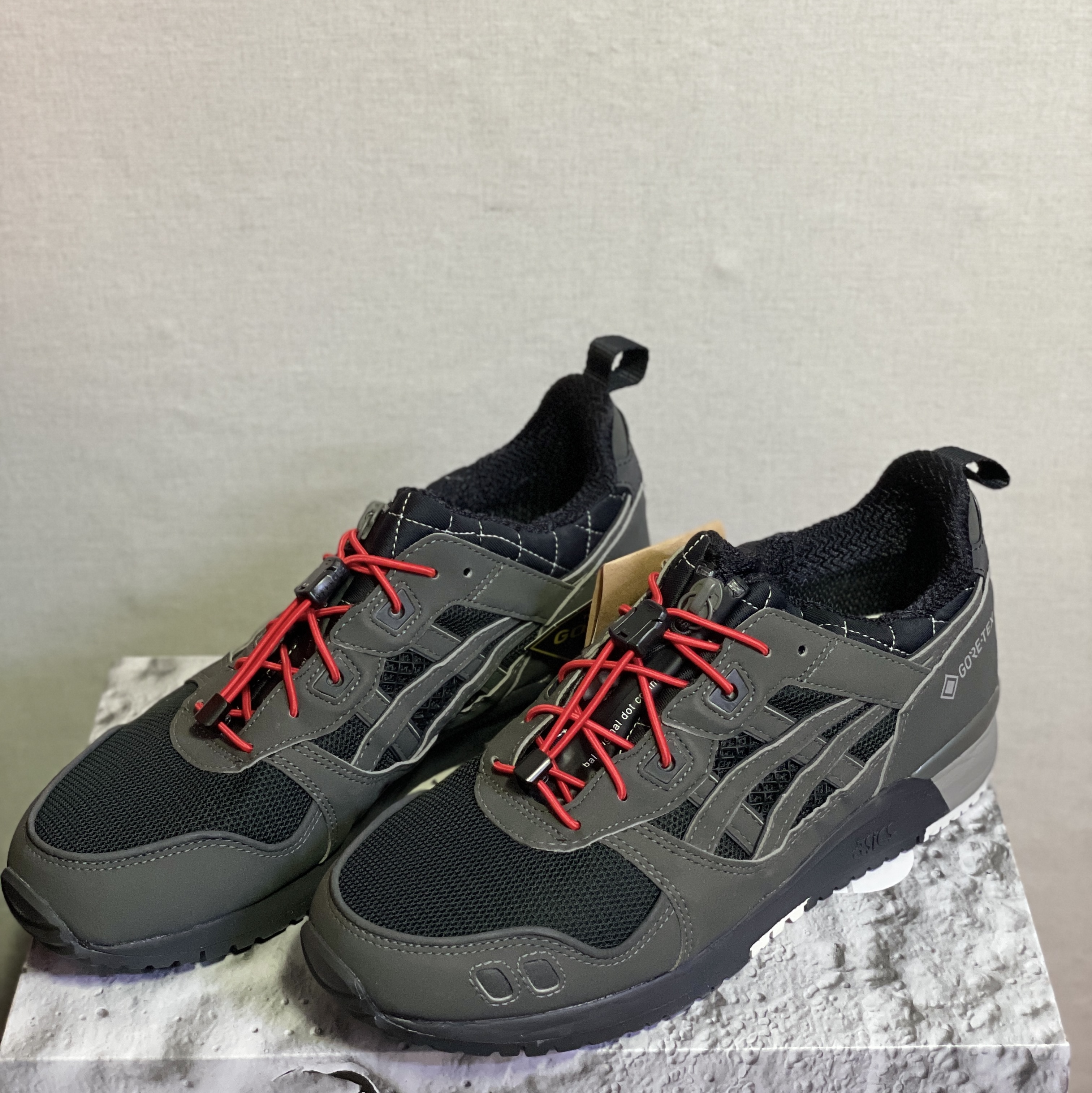 Asics x Bal x Mita Sneakers Gel-Lyte III OG Gore-Tex Gunmetal Black 착용 스타일 - 1