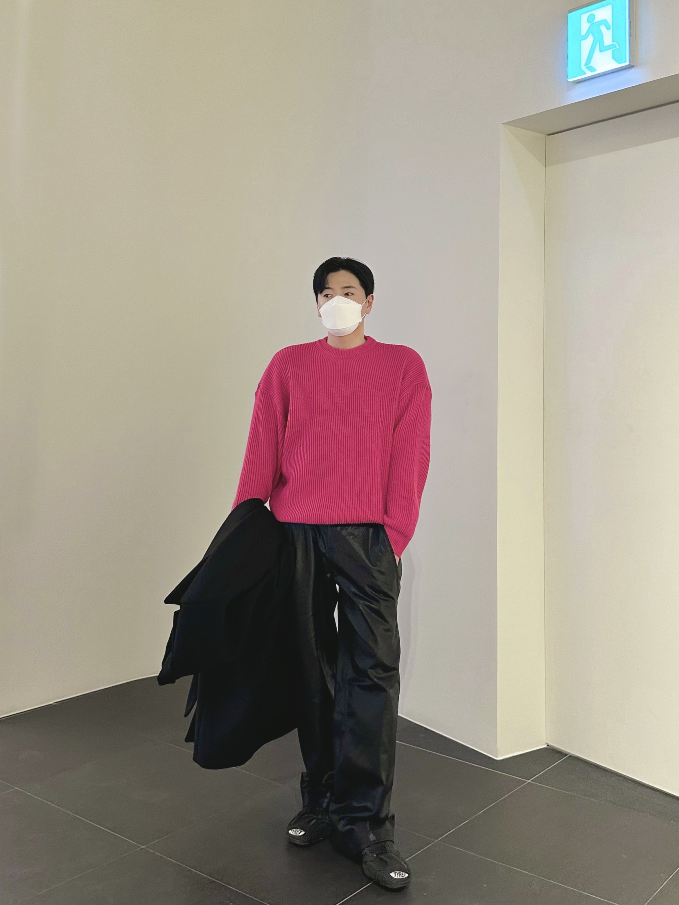 Balenciaga Tyrex Sneakers Black 착용 스타일 - 2