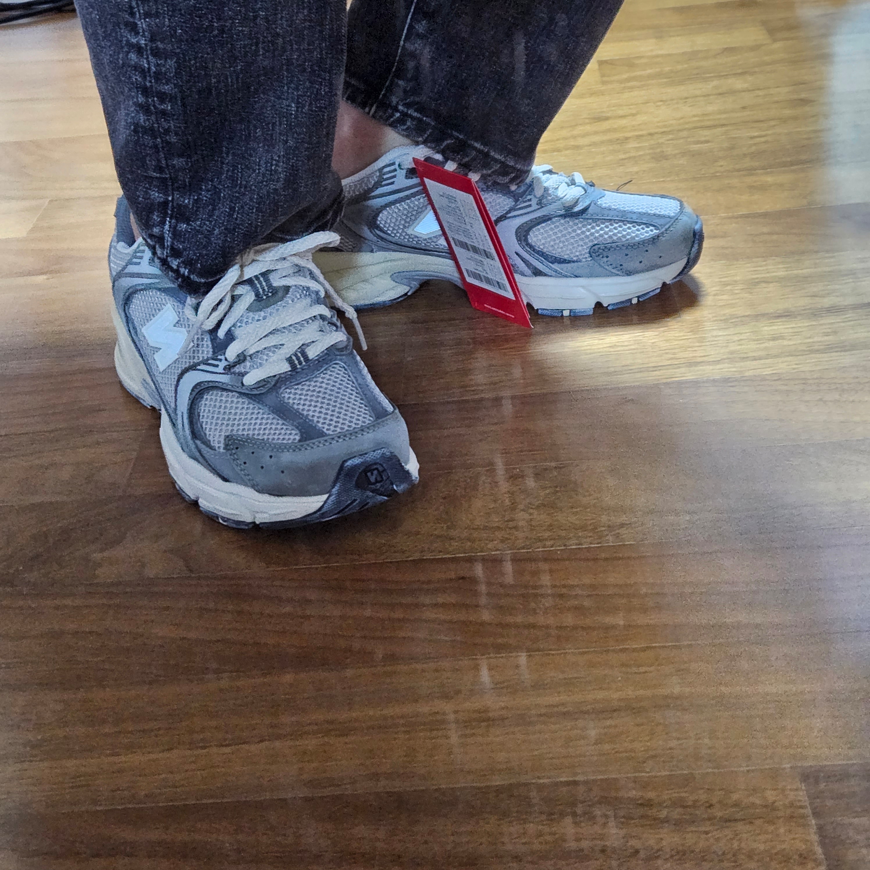 New Balance 530 Premium Vintage Grey Matter 착용 스타일 - 2