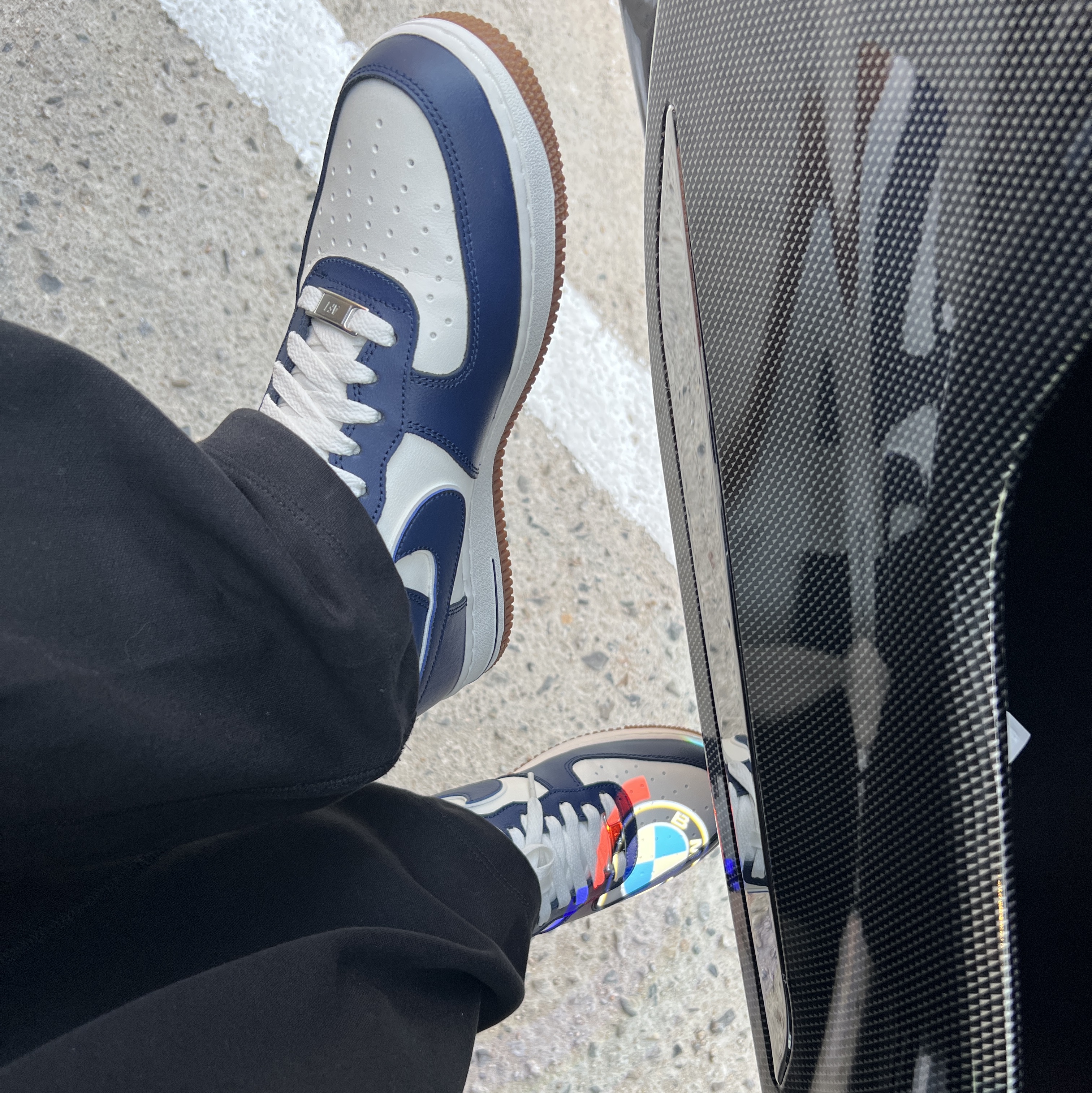 Nike Air Force 1 '07 LV8 Midnight Navy 착용 스타일 - 2