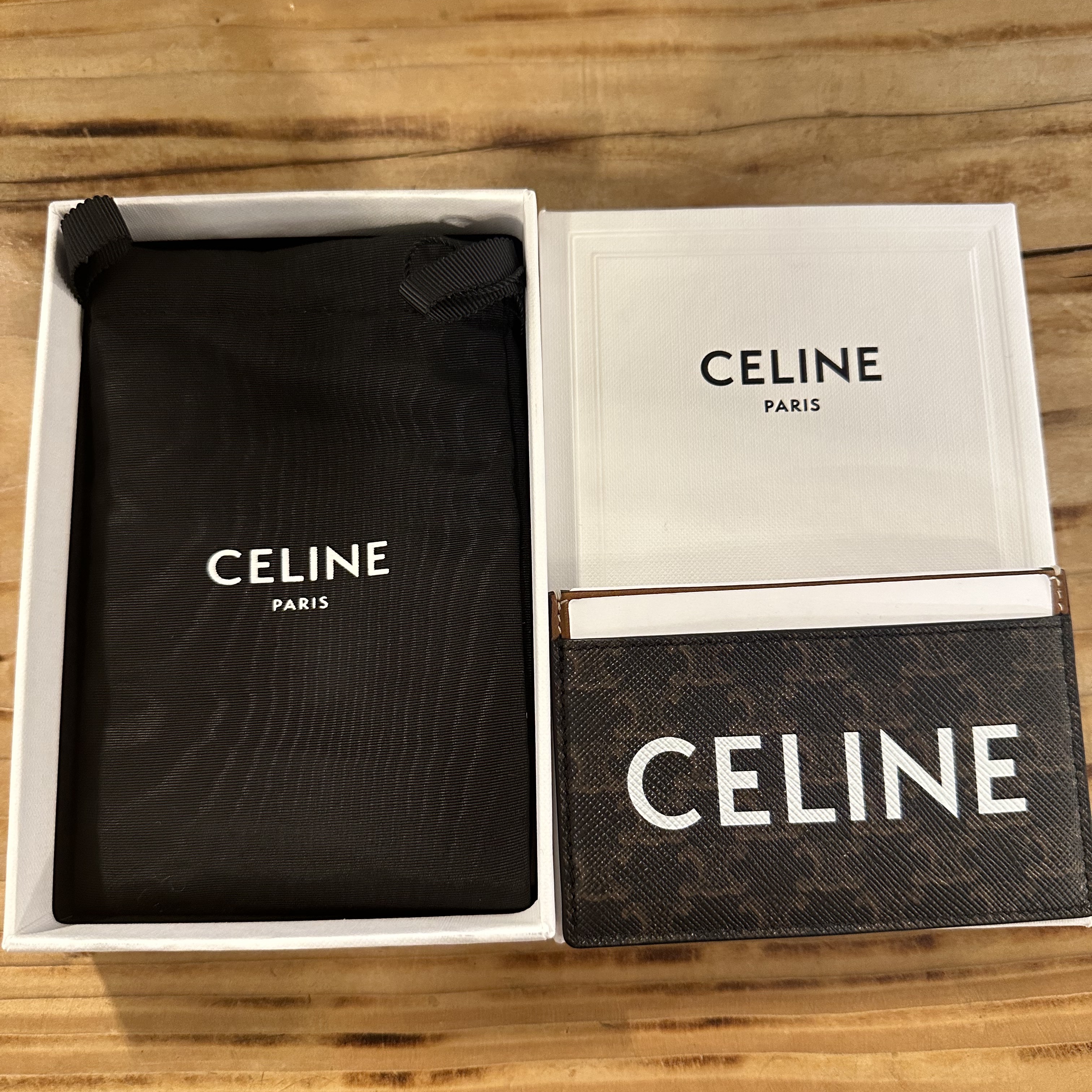 Celine Card Holder in Triomphe Canvas with Celine Print Tan 착용 스타일