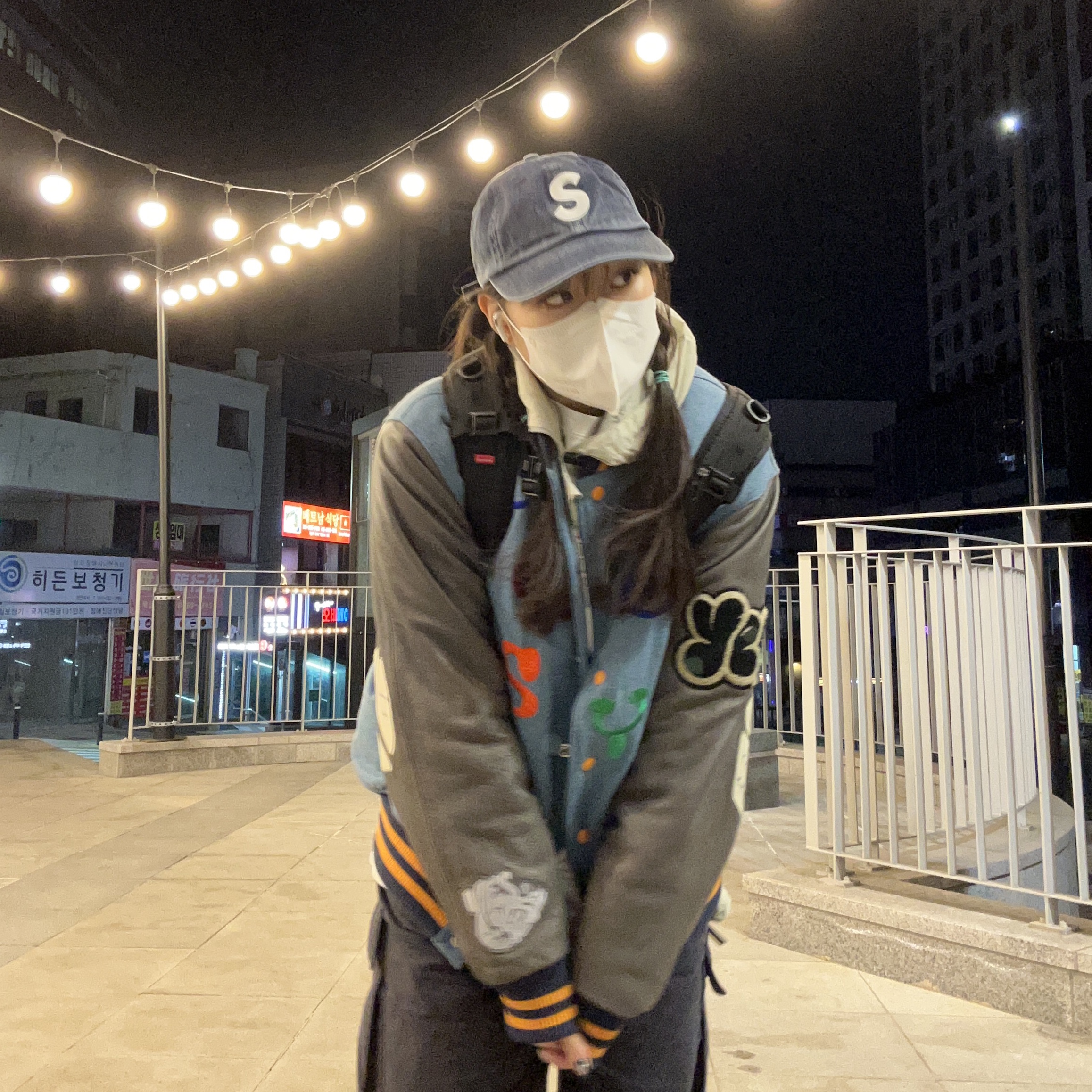 Supreme Pigment Print S Logo 6-Panel Indigo - 22FW, Supreme Backpack Black - 18SS 착용 스타일 - 5
