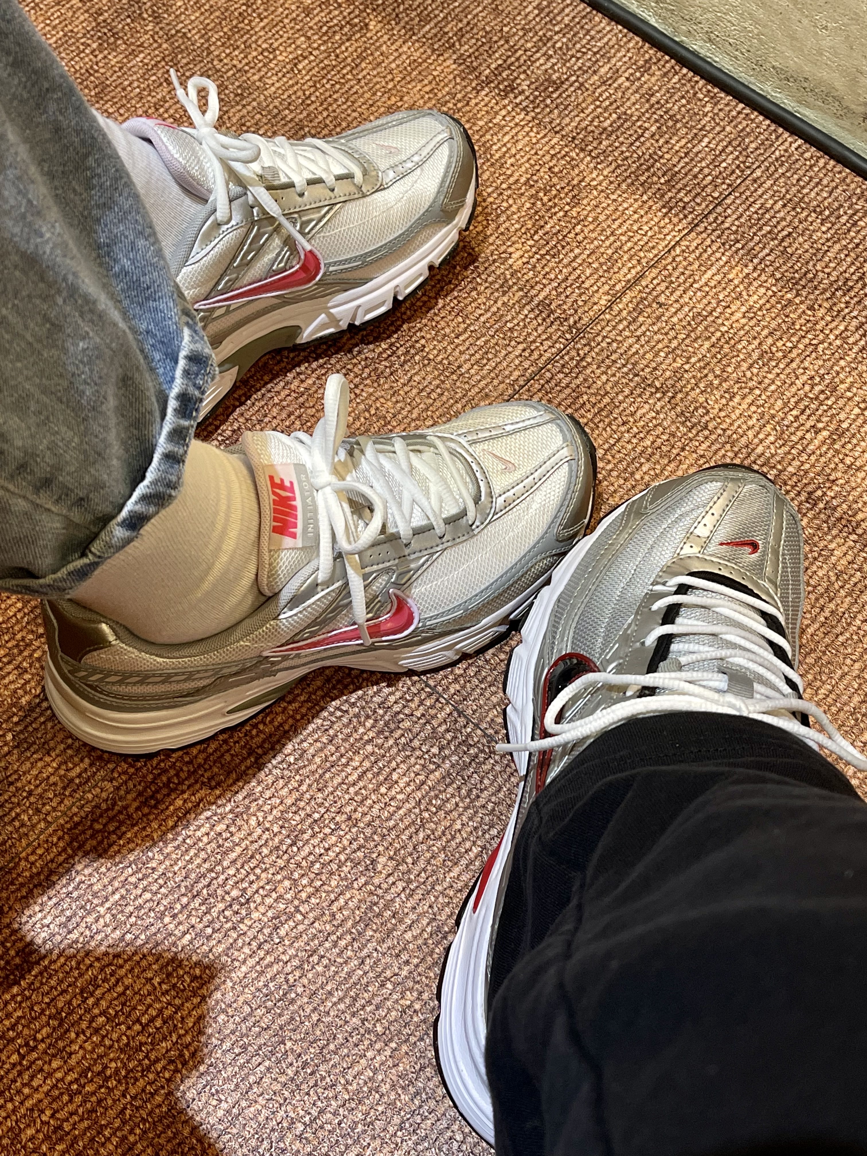 Nike Initiator Metallic Silver Black, (W) Nike Initiator Cherry Metallic Silver 착용 스타일 - 3
