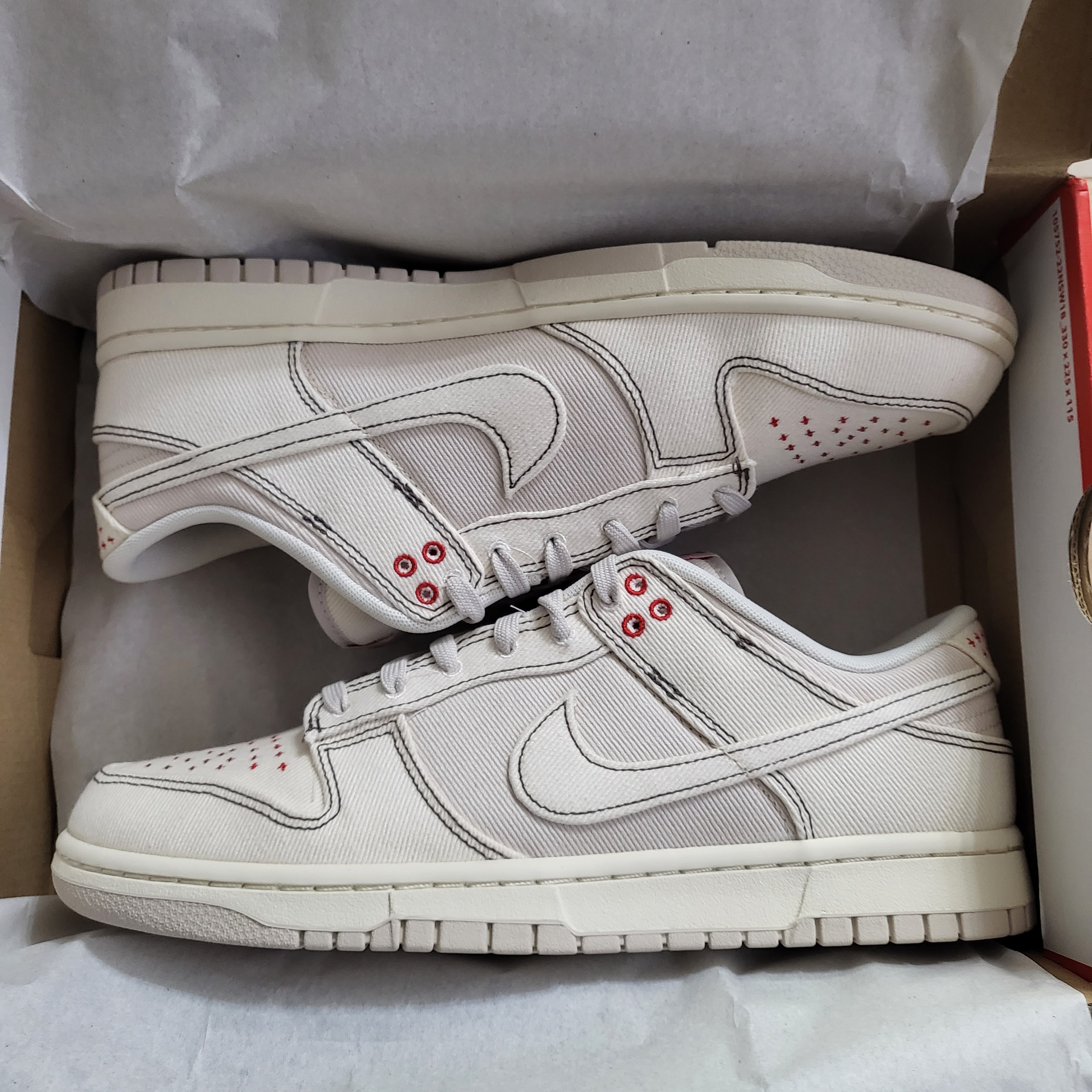Nike Dunk Low Beige Red 착용 스타일
