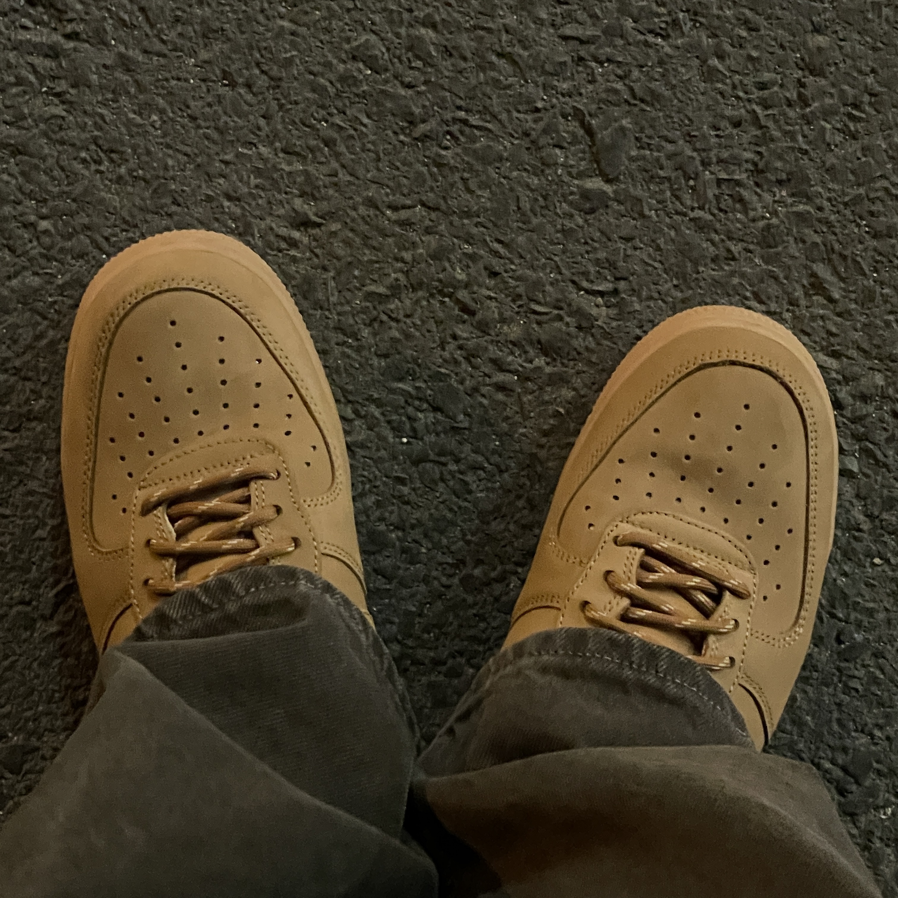 Nike Air Force 1 '07 WB Flax 착용 스타일