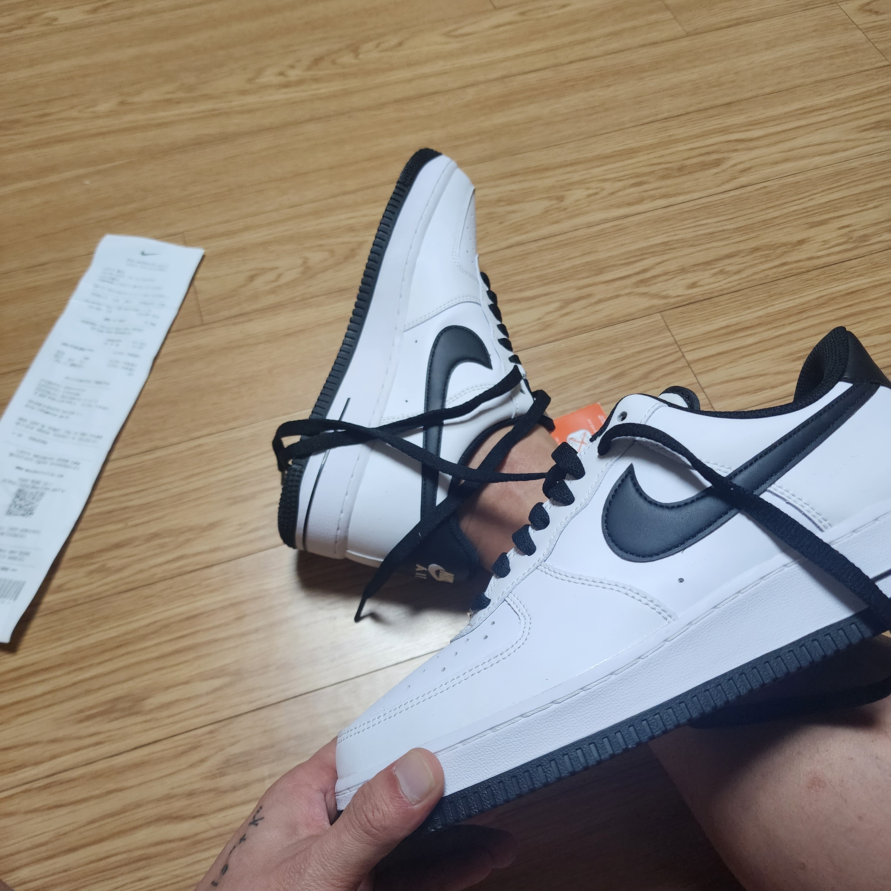 Nike Air Force 1 '07 White Black 착용 스타일 - 1