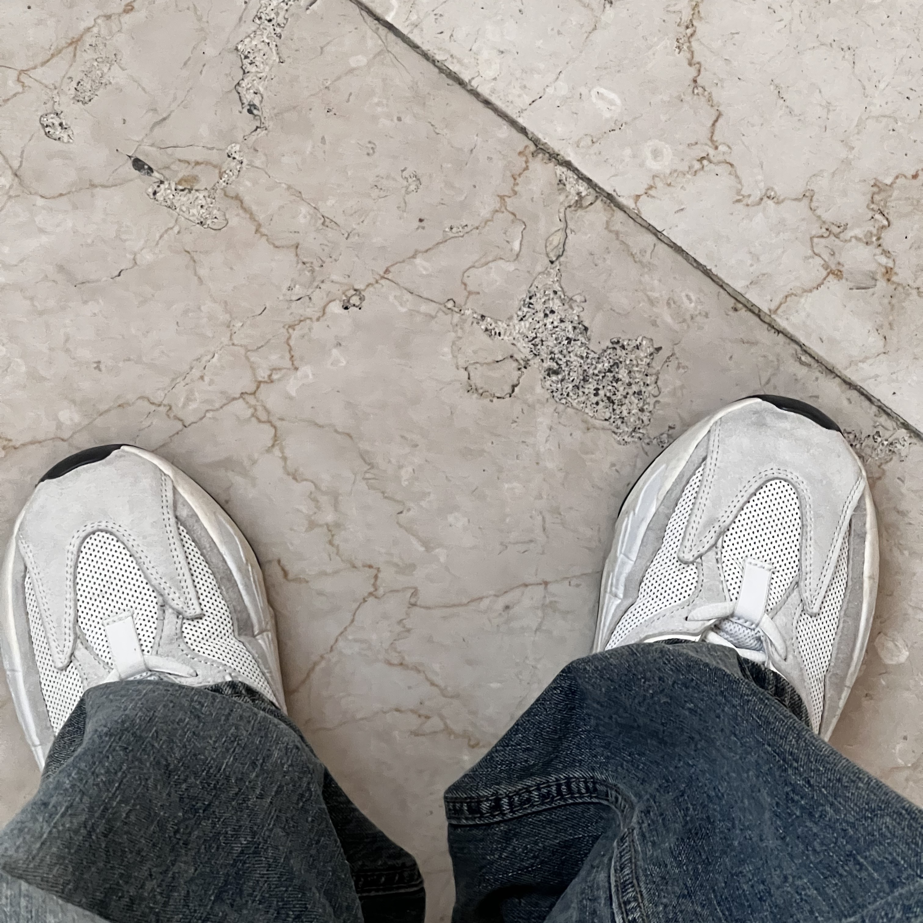Adidas Yeezy Boost 700 Analog 2019 착용 스타일