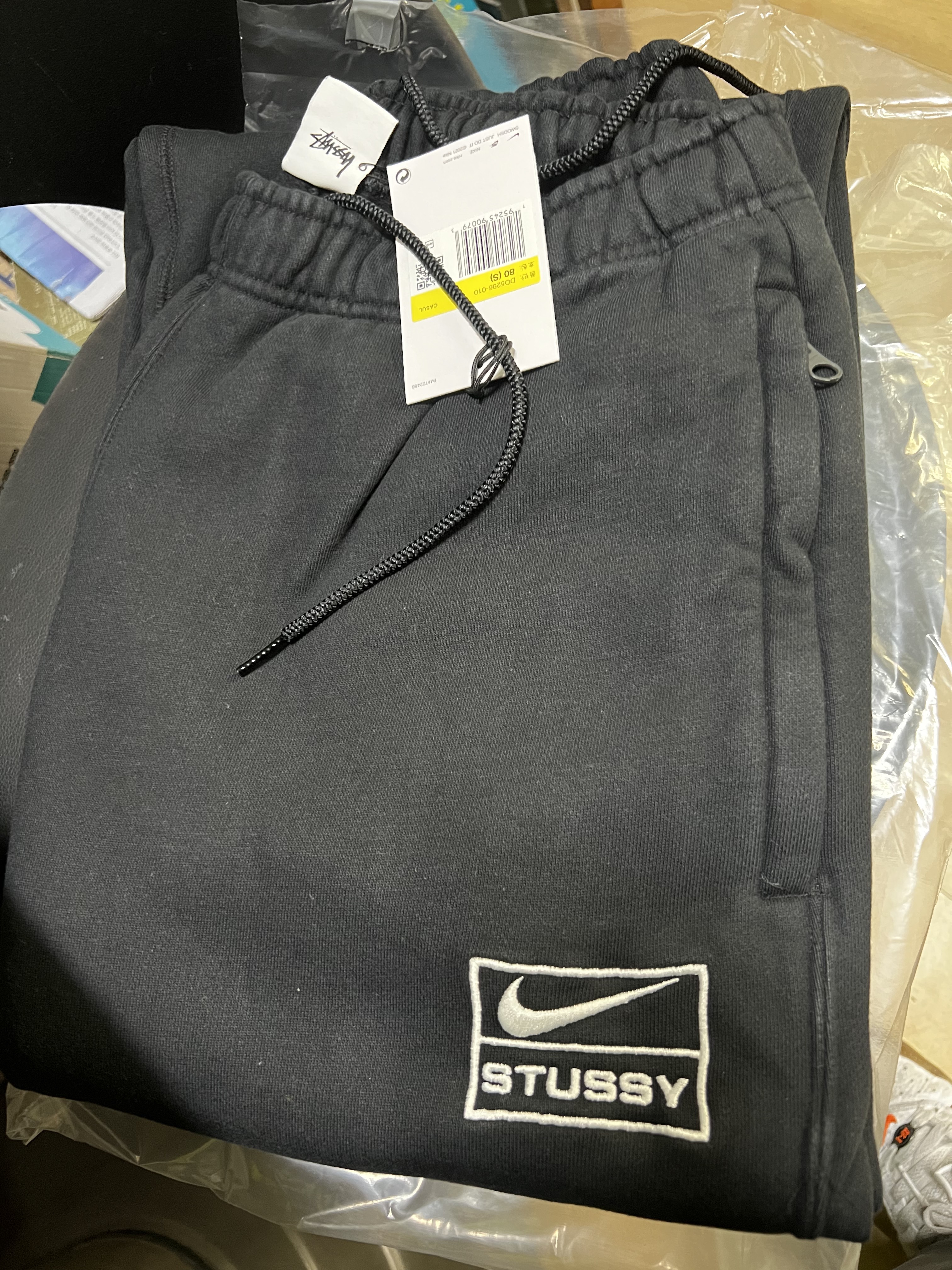 Nike x Stussy NRG Washed Fleece Pants Black (DO5296-010) 착용 스타일
