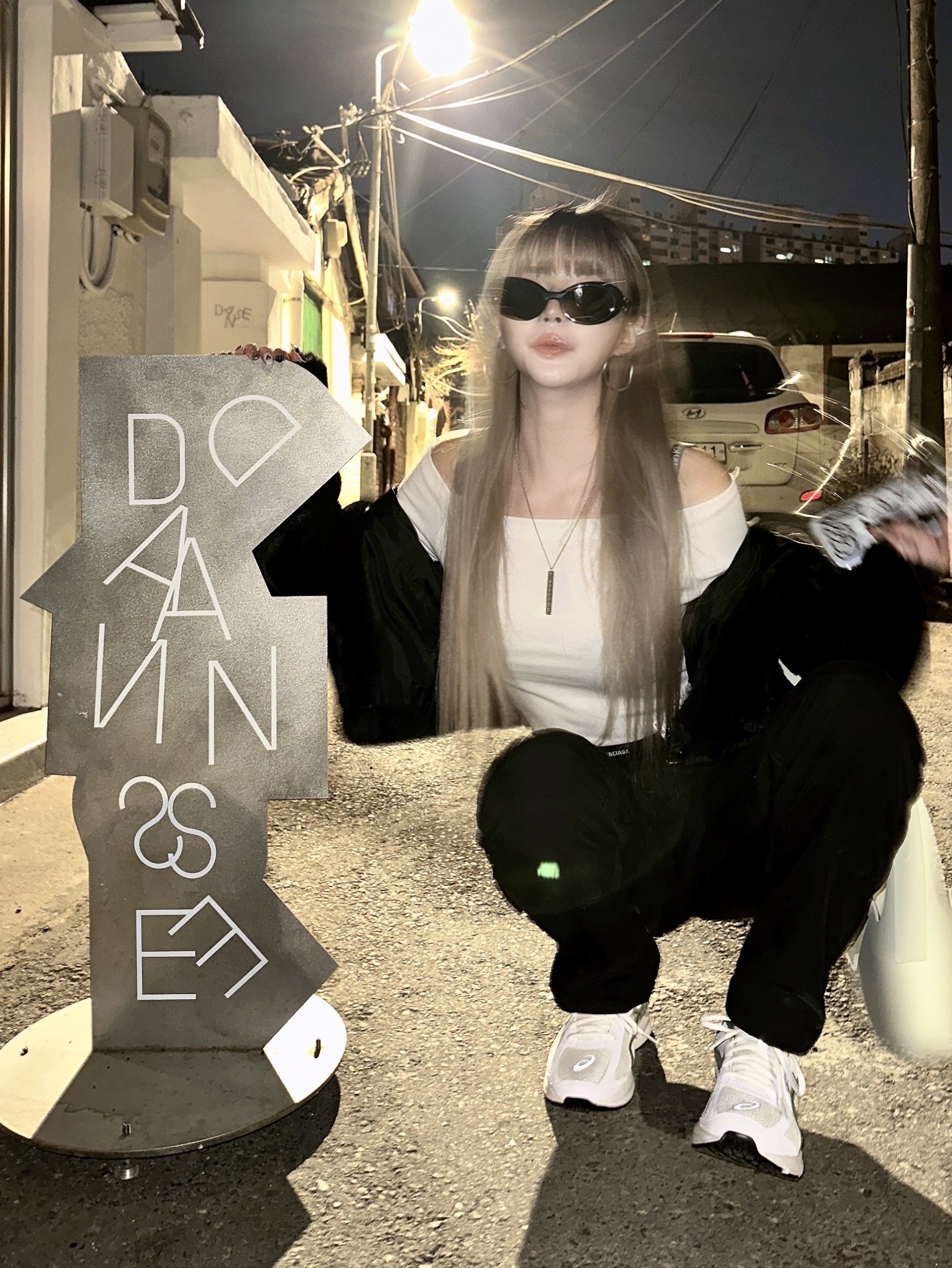 Gentle Monster x Maison Margiela MM005 Black Black 착용 스타일 - 4