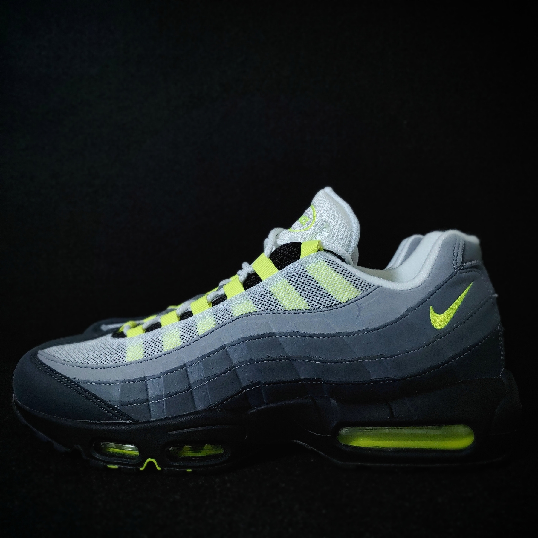 Nike Air Max 95 OG Neon Yellow 2020 착용 스타일 - 2