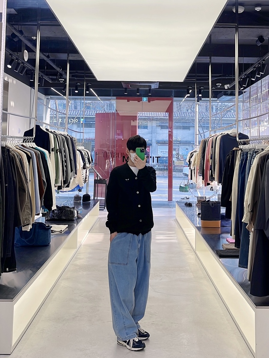 New Balance 2002R Eclipse Castlerock, Play Comme des Garcons Black Heart Knit Cardigan Black 착용 스타일 - 1