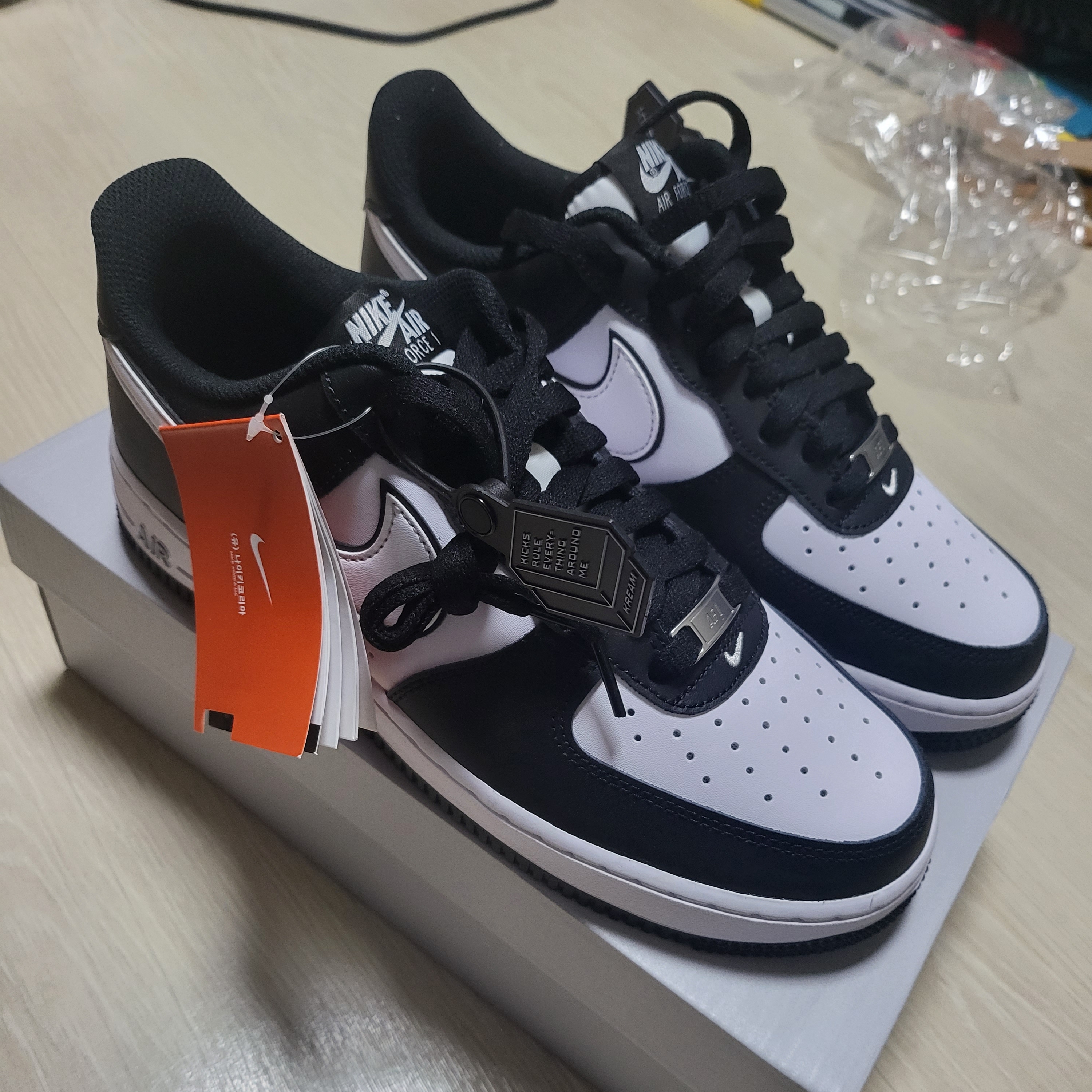 Nike Air Force 1 '07 Black White 착용 스타일