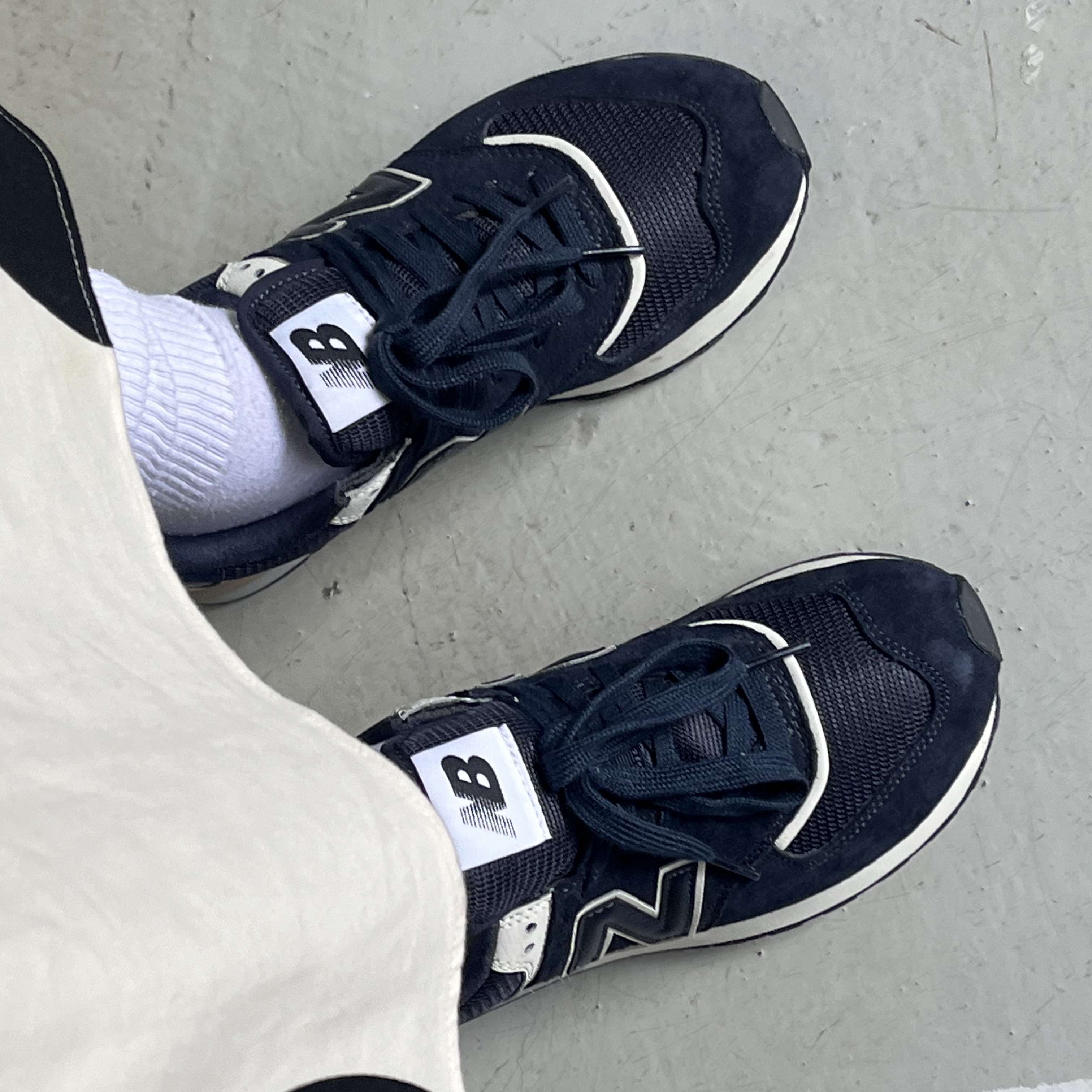 New Balance 574 Legacy Green, New Balance 574 Legacy Blue Navy 착용 스타일 - 3