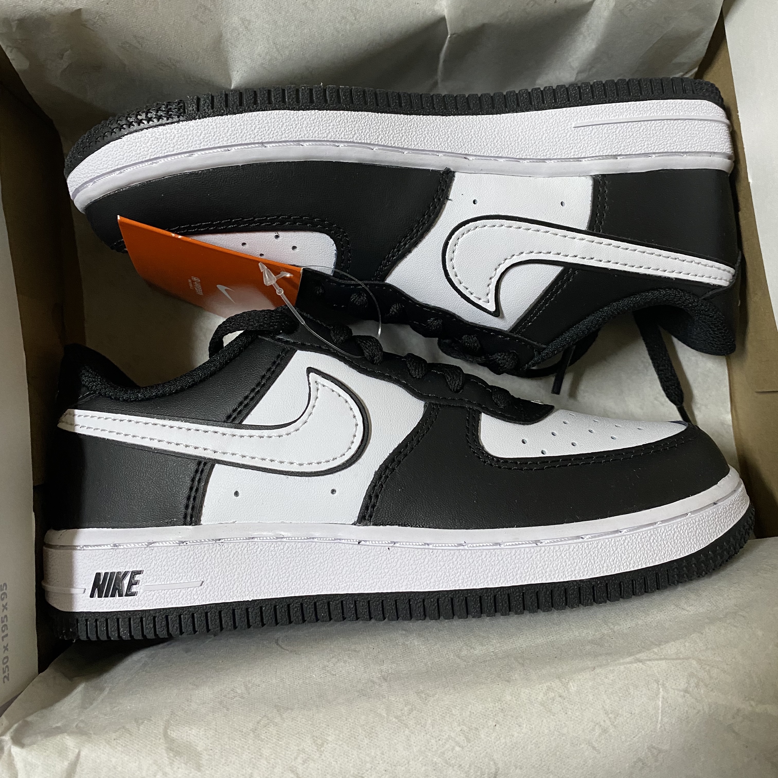 (PS) Nike Air Force 1 LV8 2 Black White 착용 스타일
