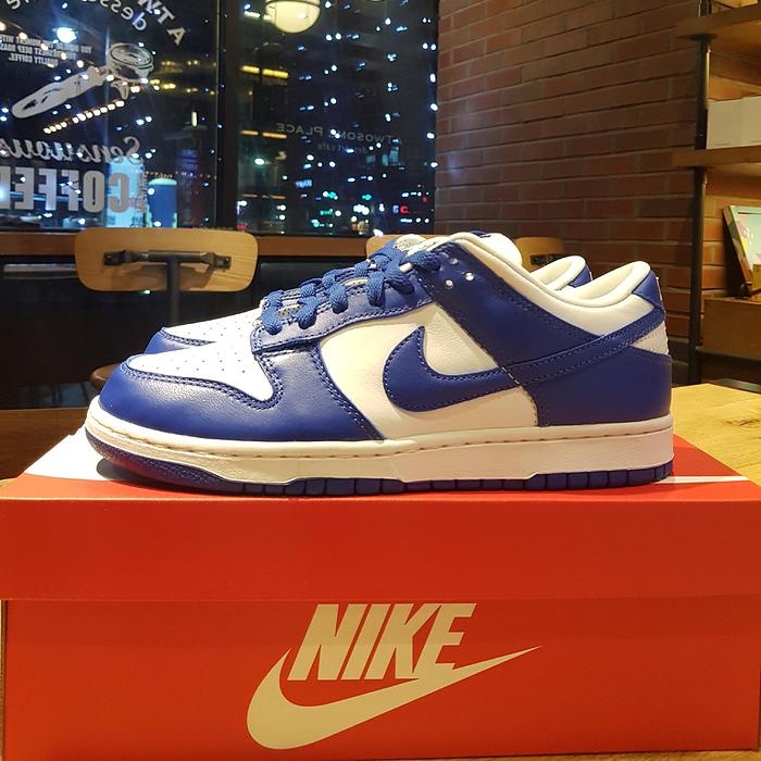 Nike Dunk Low SP Kentucky 2020, Nike x Kasina Dunk Low 80's Bus 착용 스타일 - 1