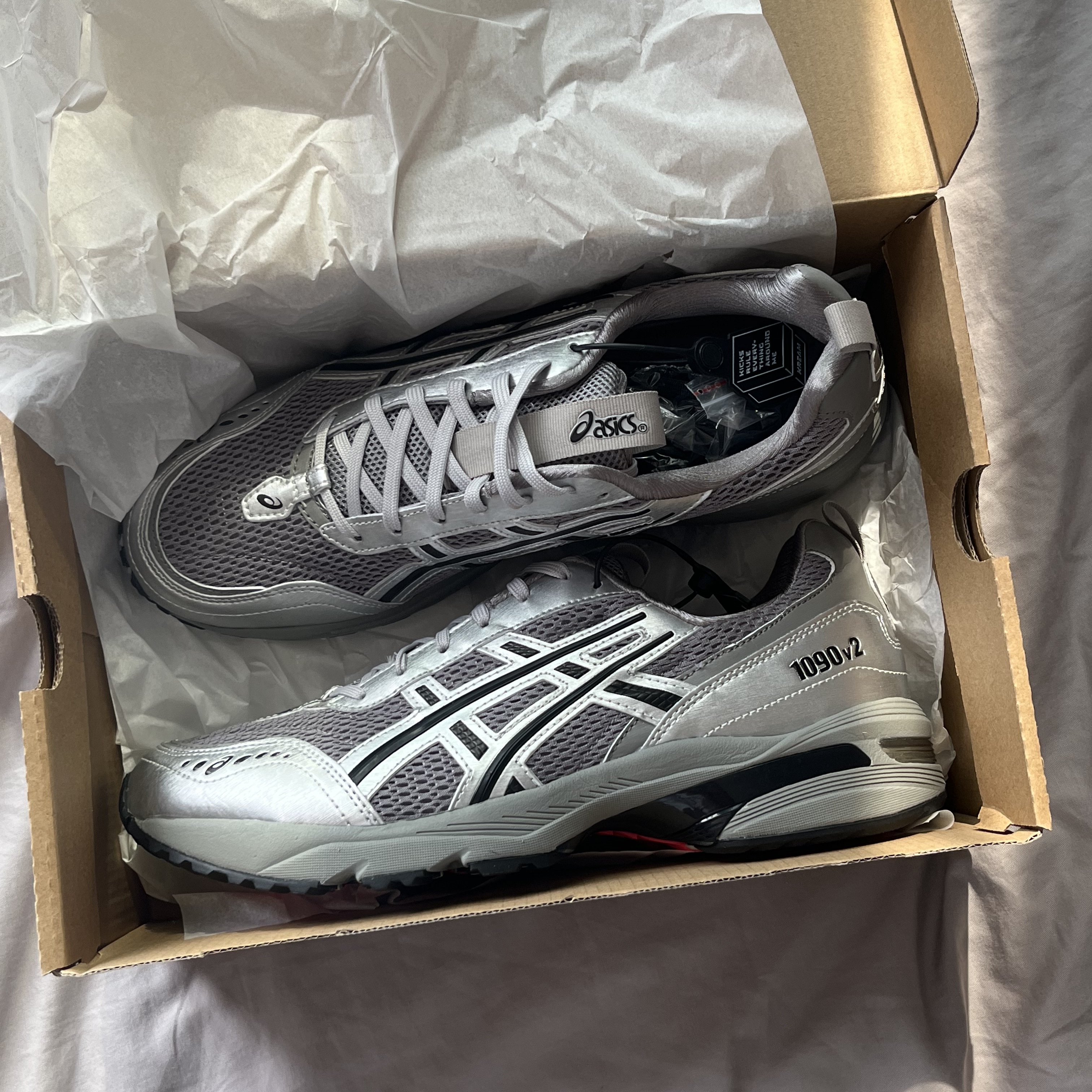 Asics x Freja Wewer Gel-1090 V2 Clay Grey Pure Silver 착용 스타일 - 2