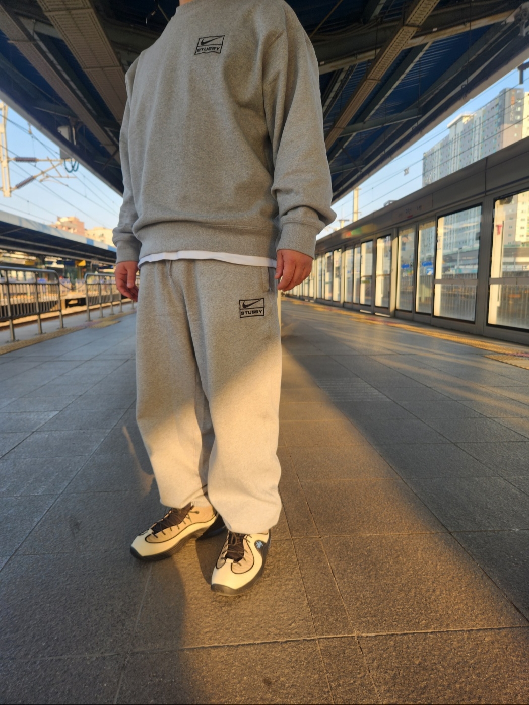 Nike x Stussy NRG FL Storm-Fit Jacket Black (DO5304-010), Nike x Stussy Air Penny II Rattan and Limestone 착용 스타일 - 2