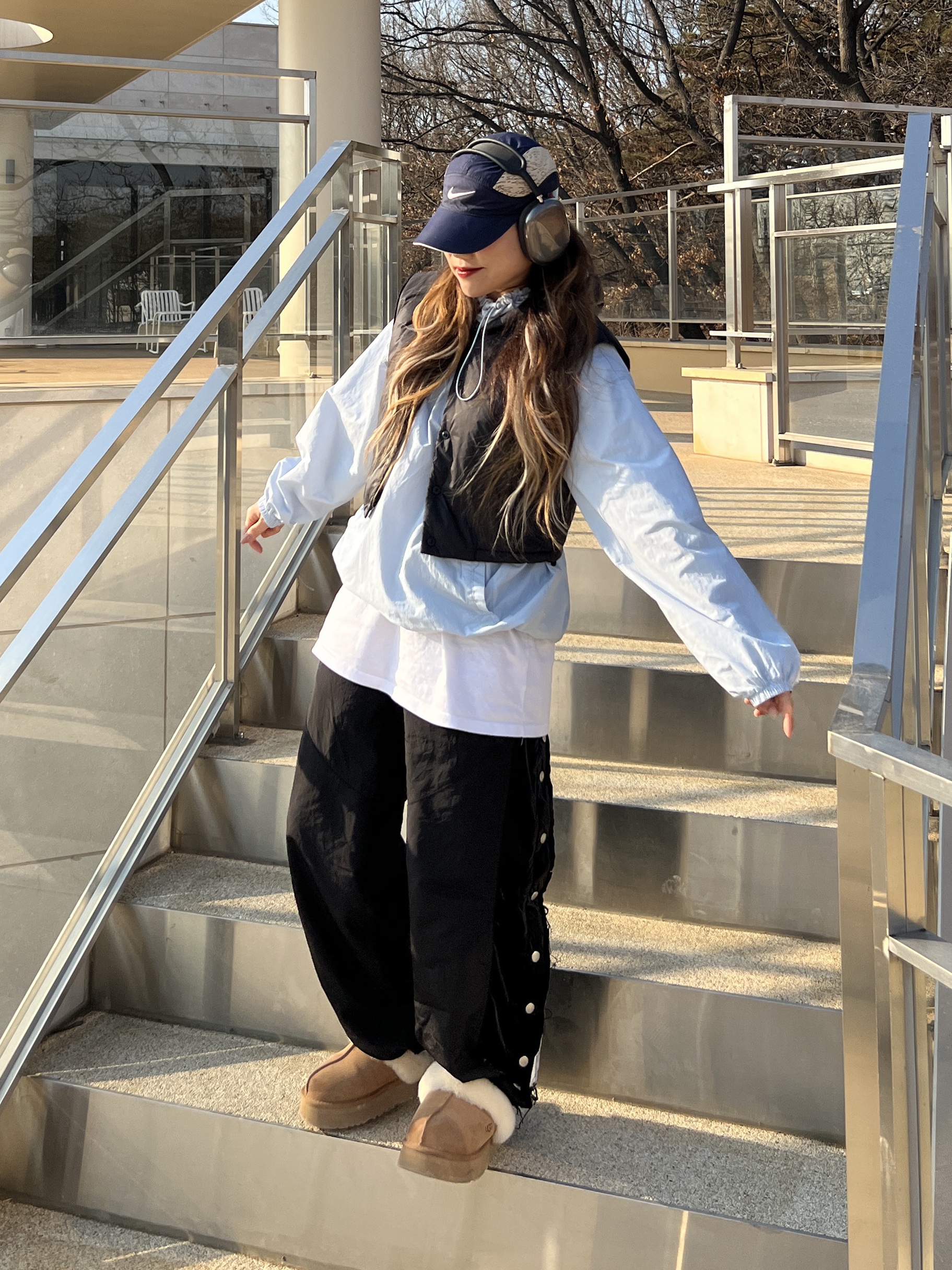 (W) UGG Disquette Slipper Chestnut, Nike x Cav Empt Tailwind Running Cap Navy 착용 스타일 - 1