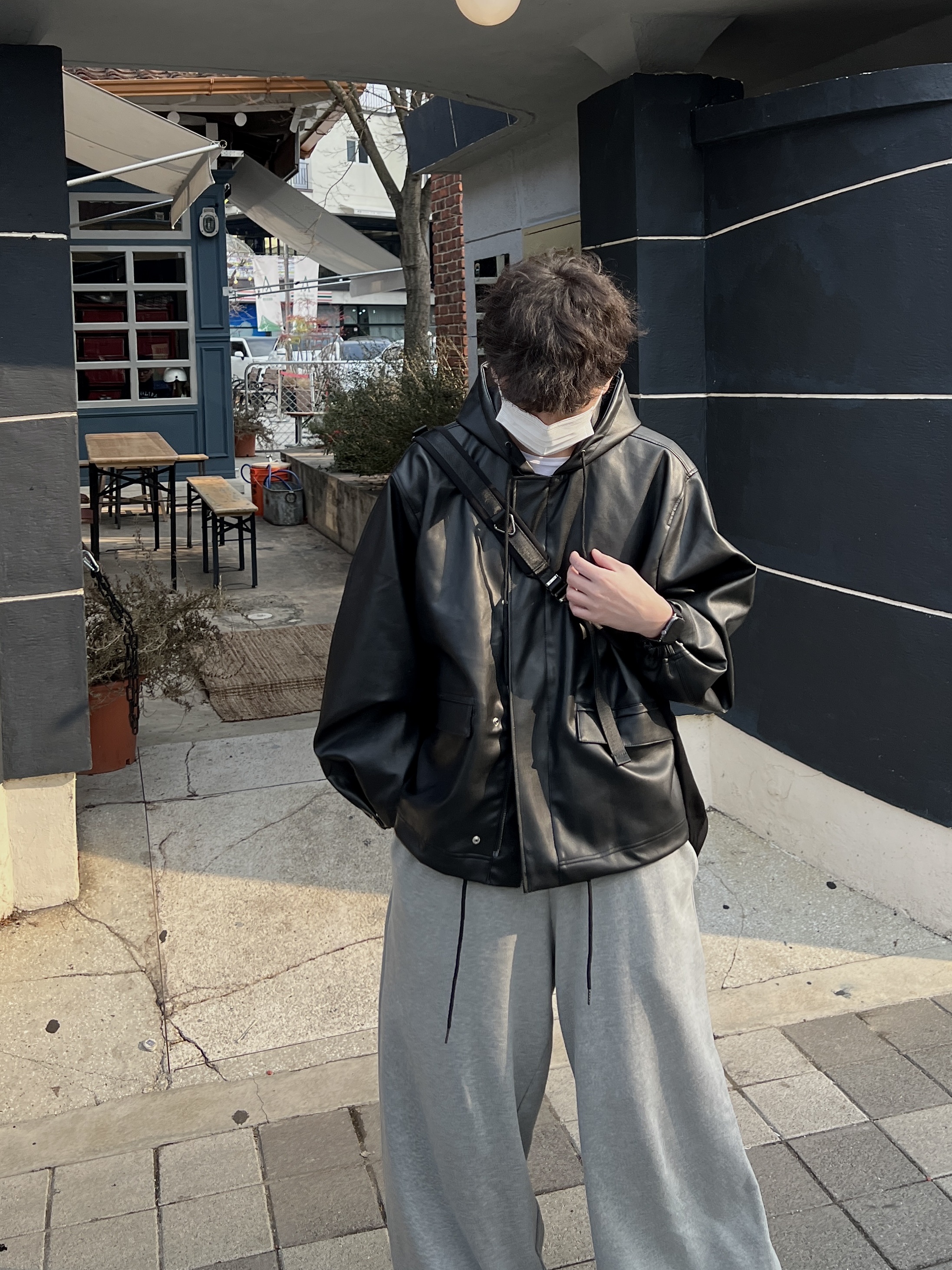 Asics Gel-Kayano 25 Glacier Grey, Apple AirPods Max Lightning Space Gray (Korean Ver.) 착용 스타일 - 3