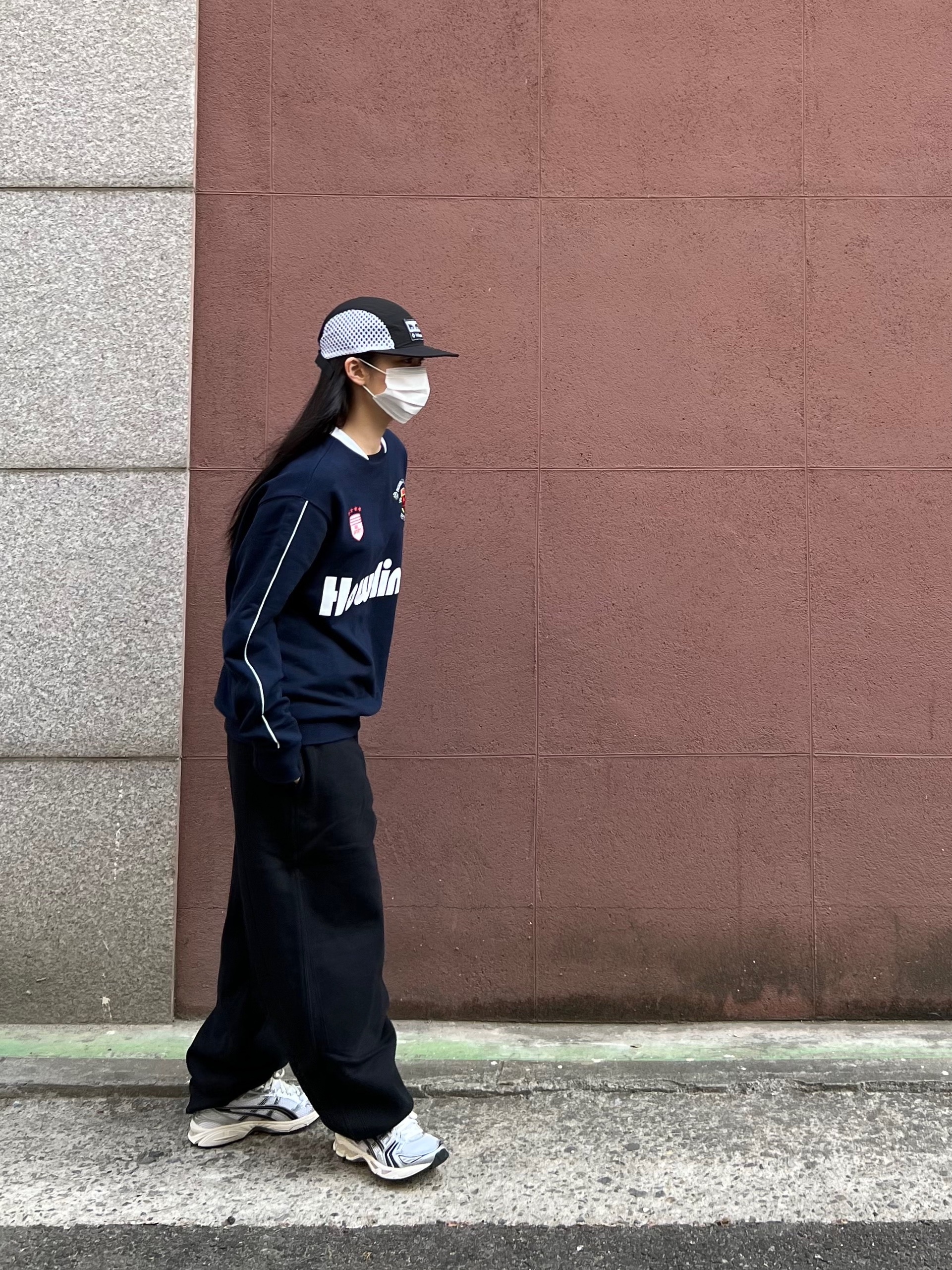 Helinox x Obey Camp Cap Black, Asics x JJJJound Gel-Kayano 14 Silver Black 착용 스타일 - 3