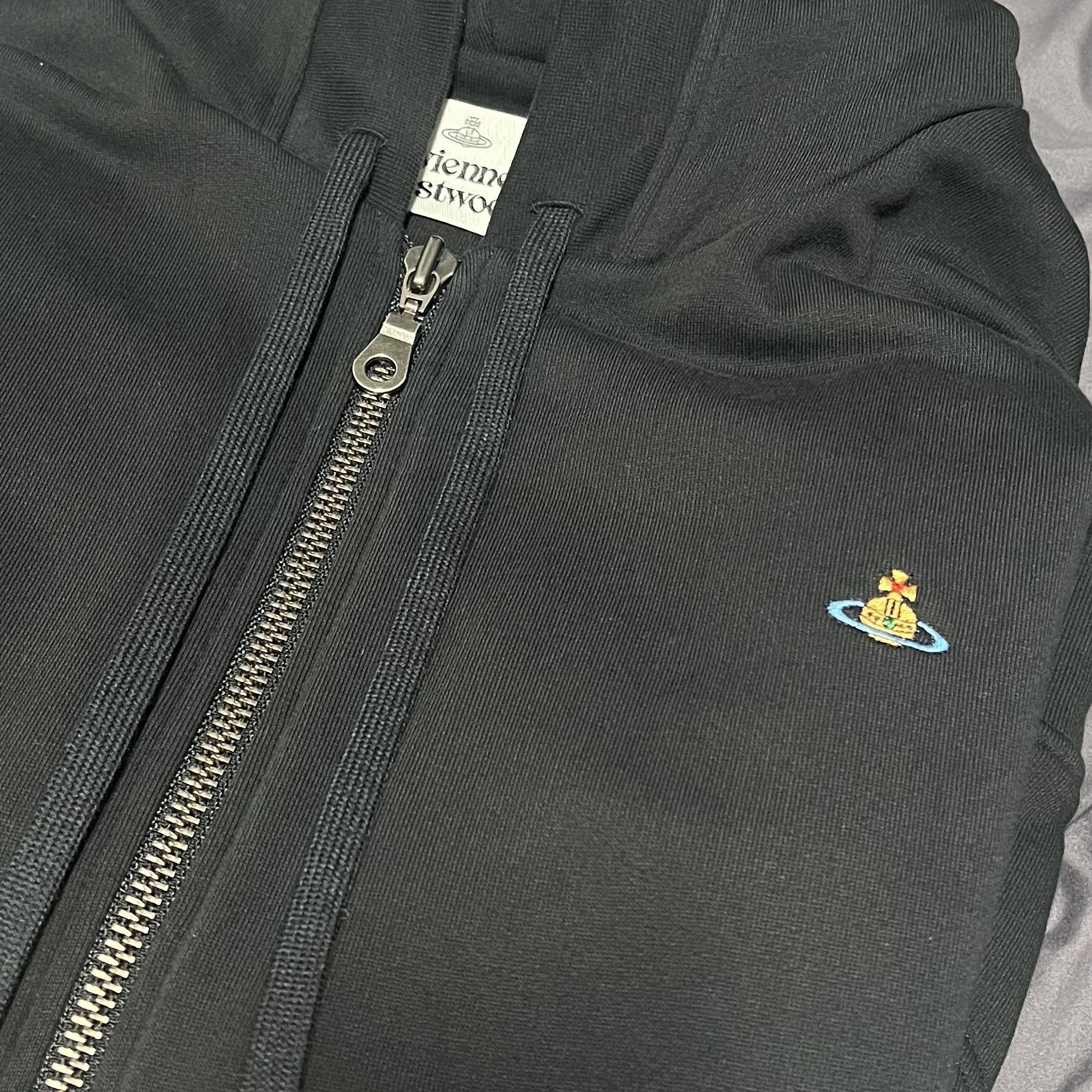 Vivienne Westwood Rugged Zip Up Hoodie Black 착용 스타일 - 2