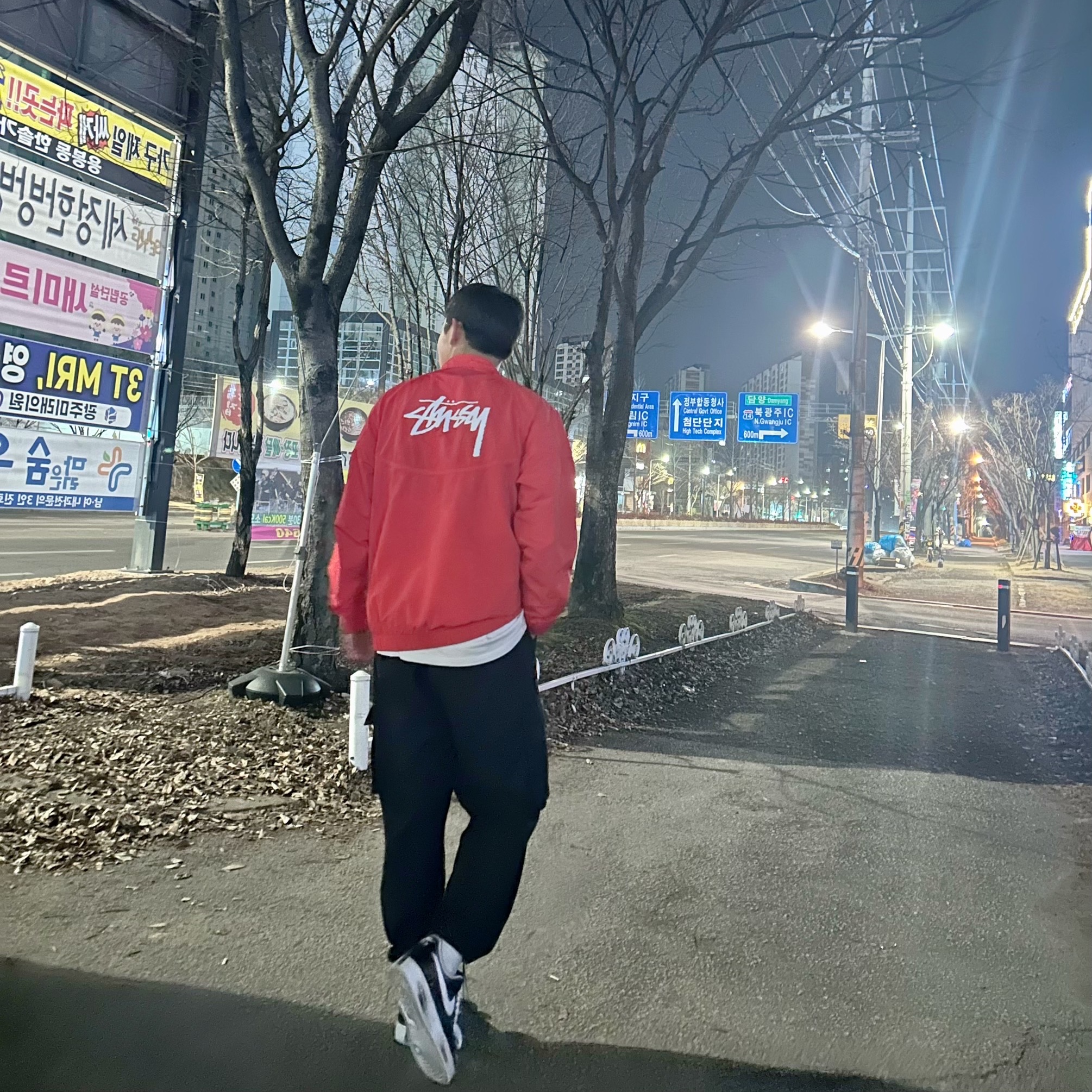 Nike x Stussy Windrunner Jacket Habanero Red, Nike x Peaceminusone Air Force 1 Low Para-Noise 착용 스타일
